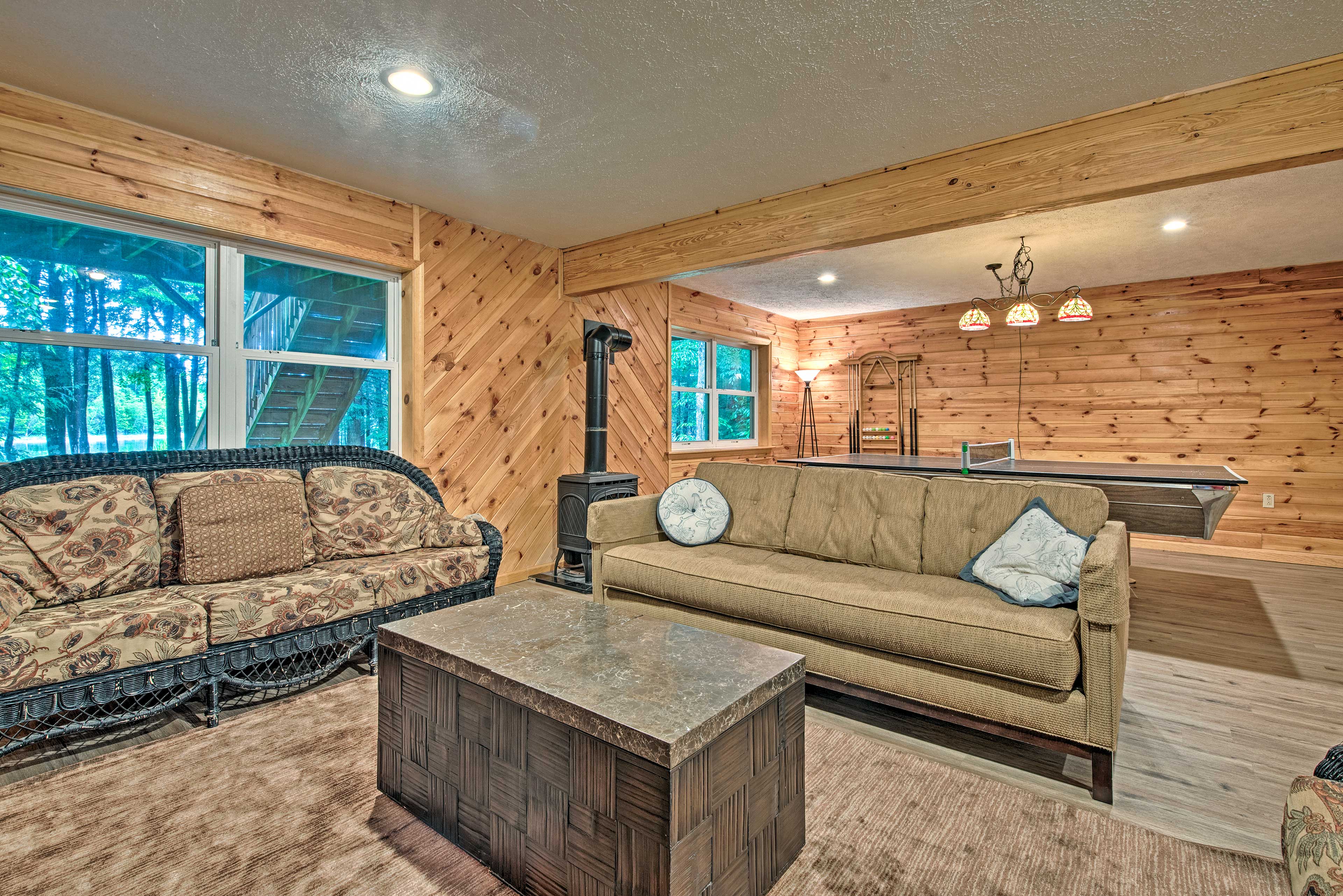 Lakeside Camelot Chalet 3 Mi to Jack Frost Skiing Blakeslee, PA Evolve