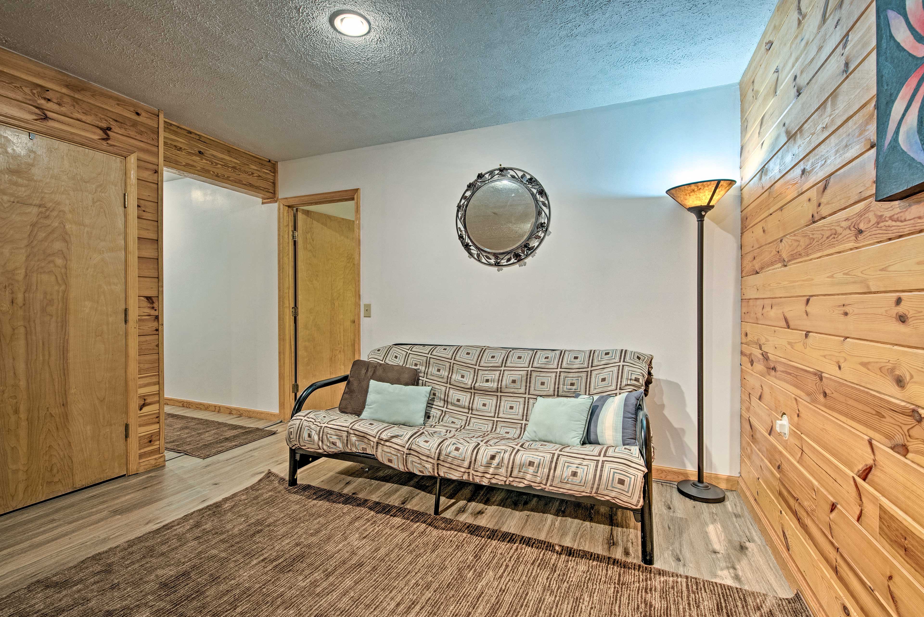 Lakeside Camelot Chalet 3 Mi to Jack Frost Skiing Blakeslee, PA Evolve