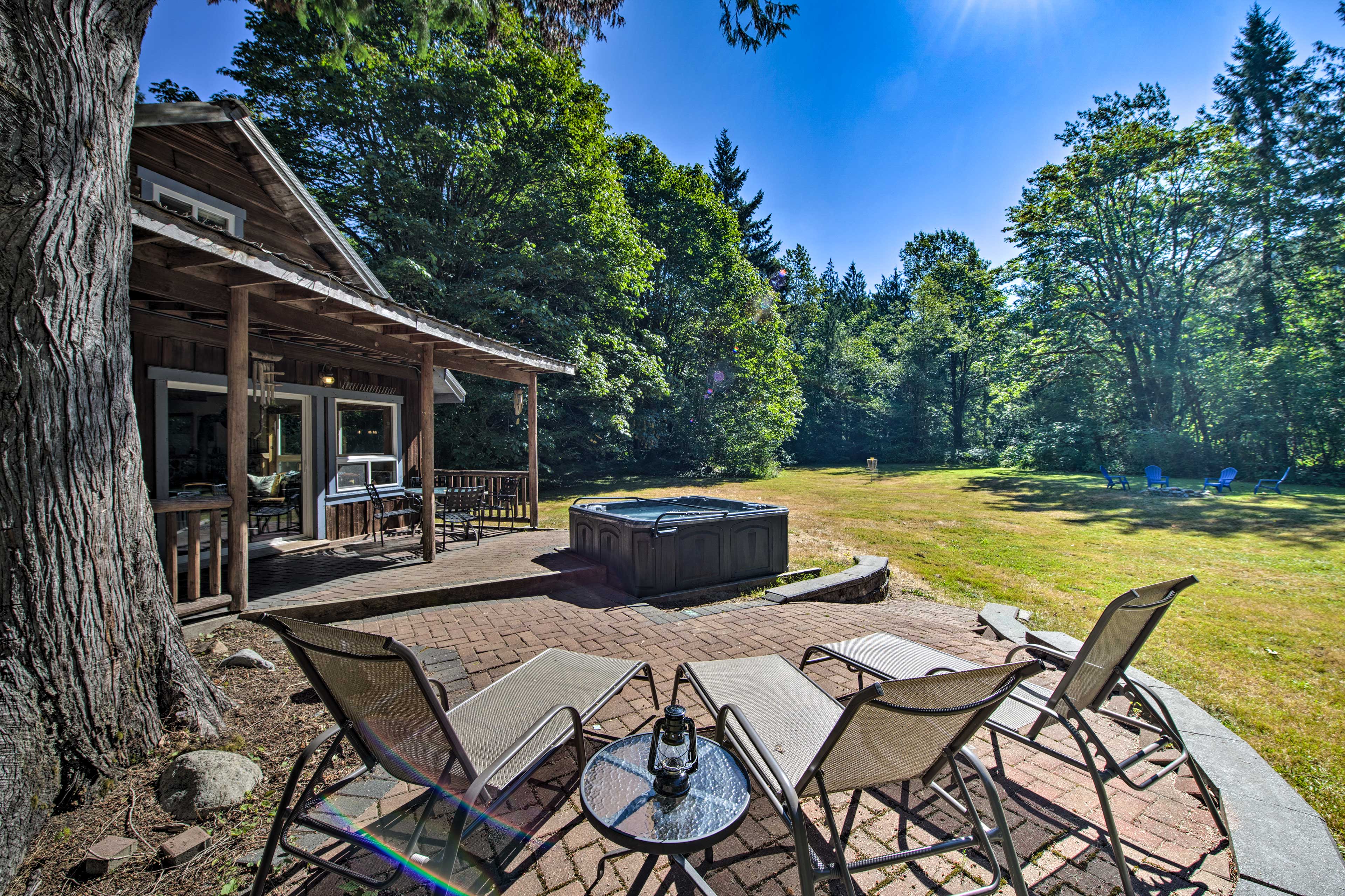 Mysty Mountain Cabin on River Near Stevens Pass! Skykomish, WA Evolve