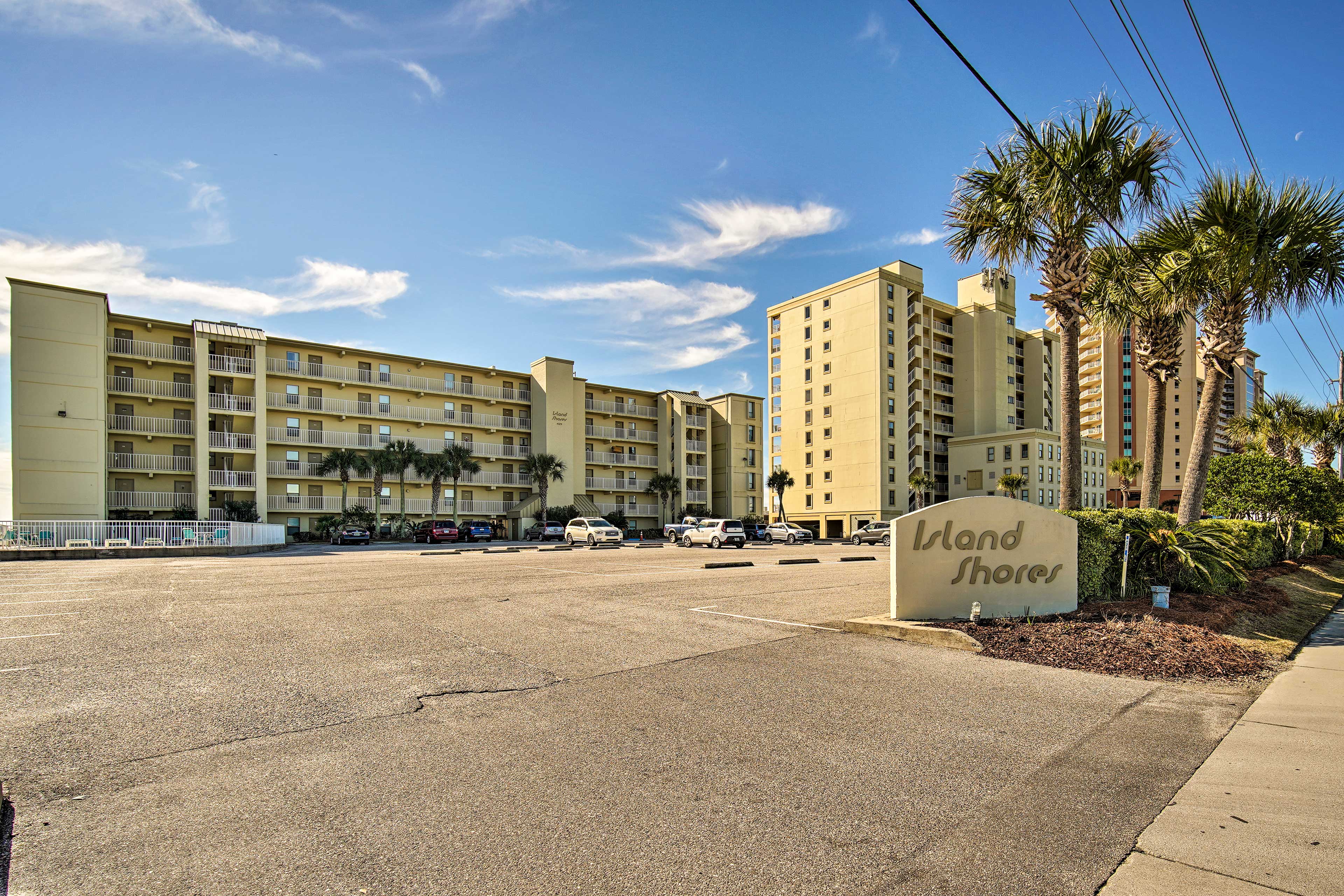 Bright Gulf Shores Beachfront Condo w/ Pool Access Evolve