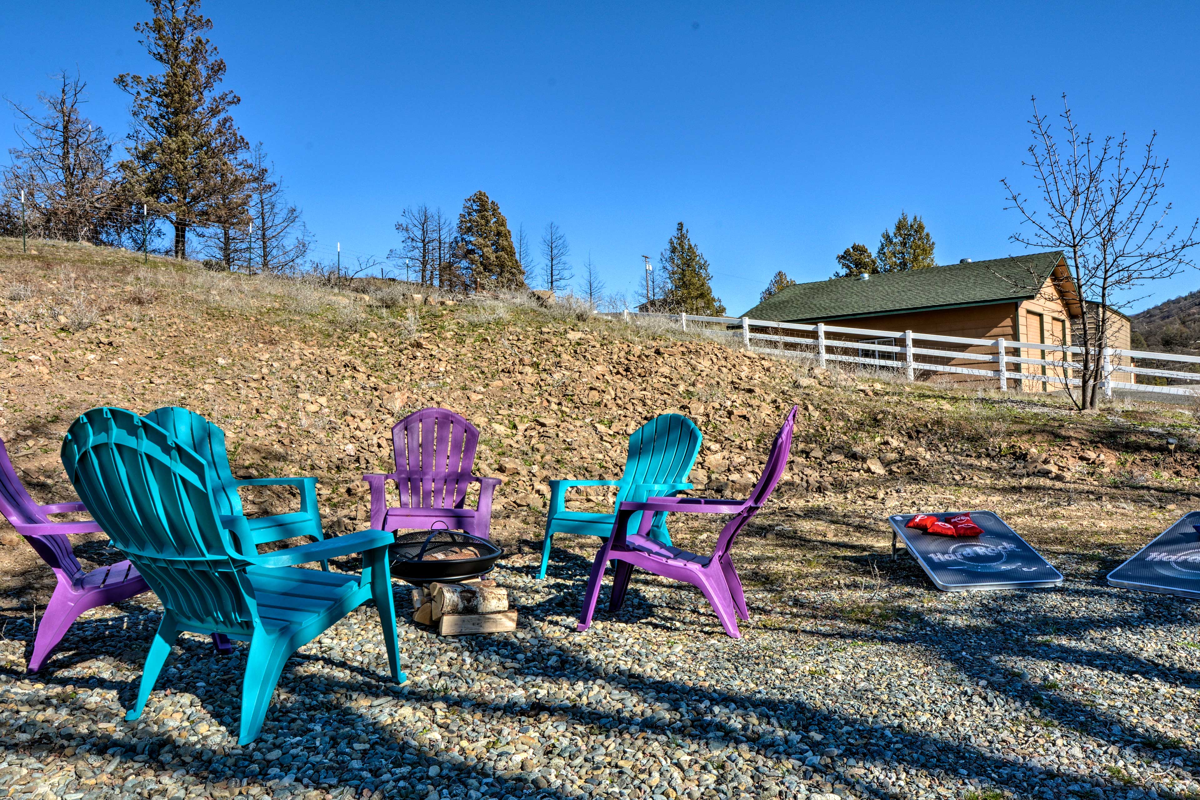 Cottage with Fire Pit + Deck on The Klamath River! Hornbrook, CA Evolve