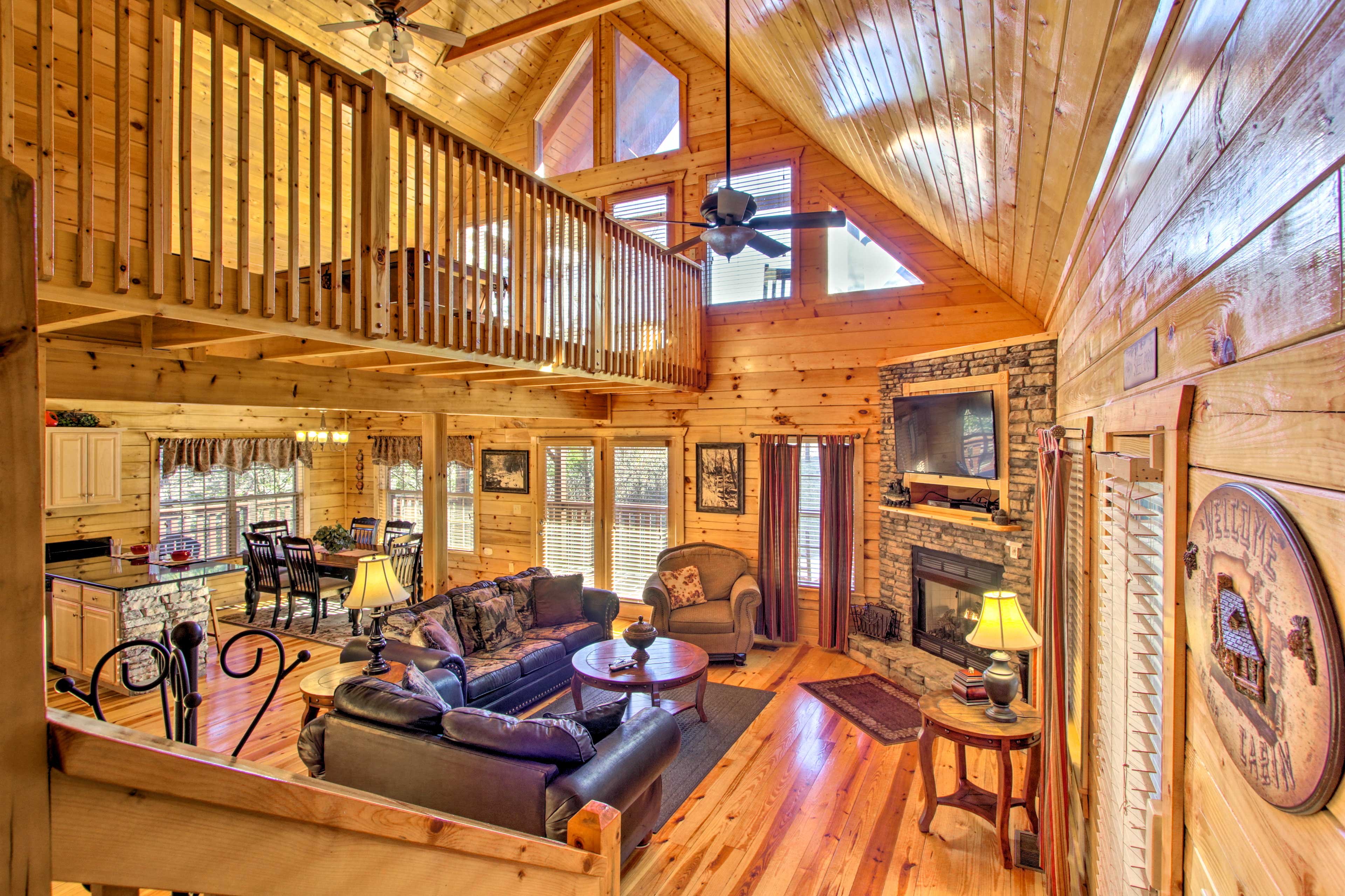 Downtown Gatlinburg Lodge w/ Hot Tub & Game Room! Evolve