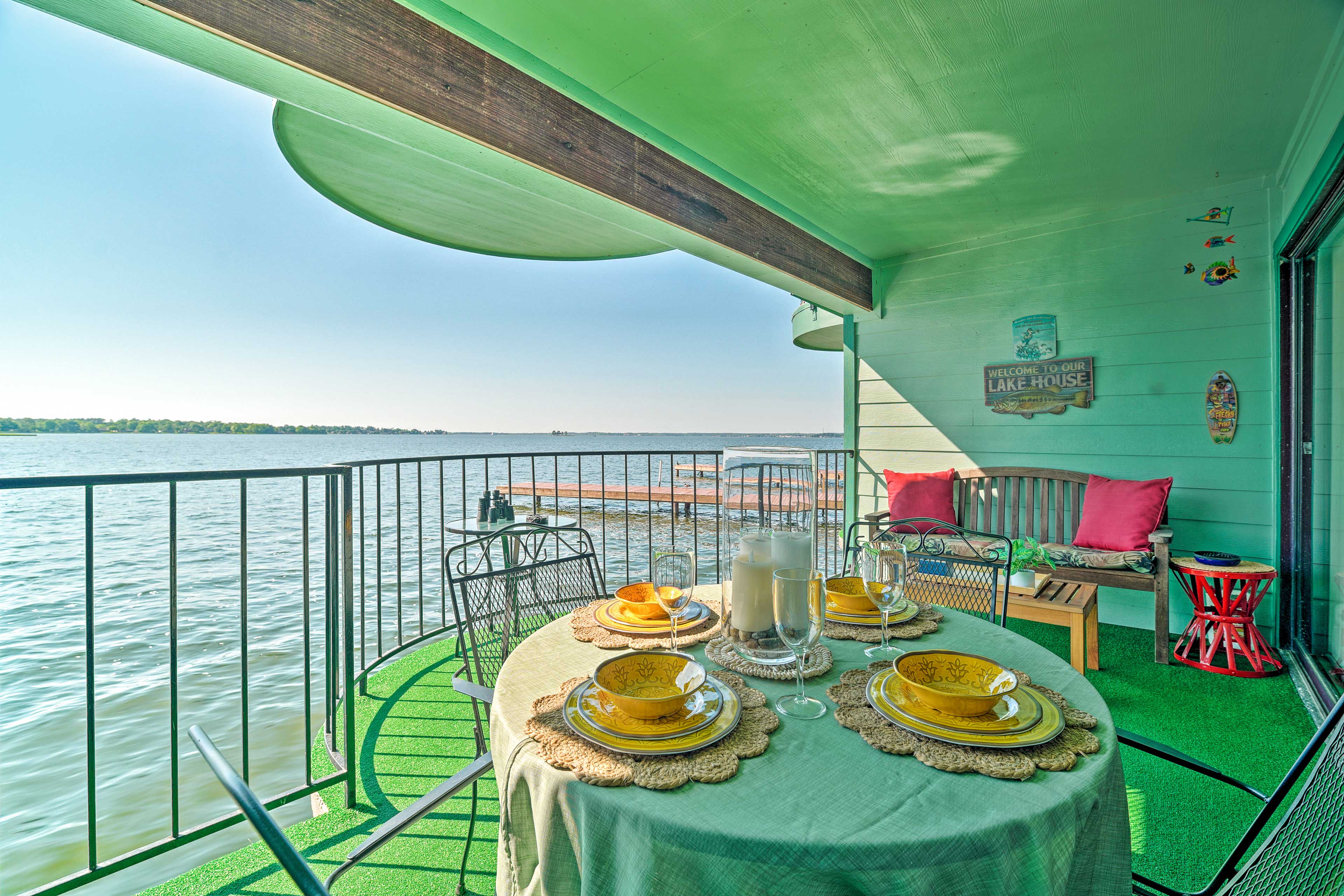 ResortStyle Lake Conroe Retreat w/ Balcony & View Evolve