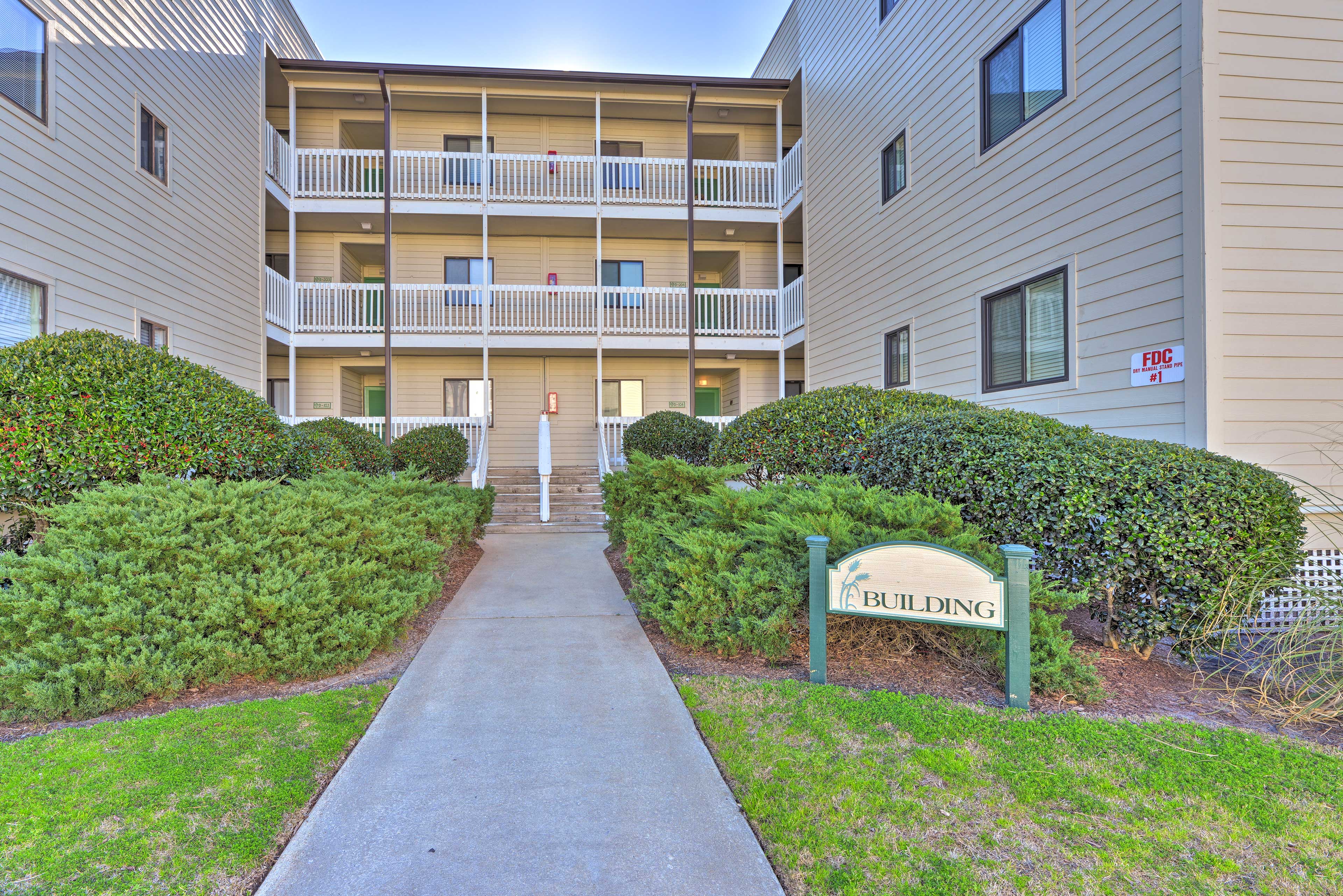 Emerald Isle ResortStyle Condo Walk to Beaches! Evolve