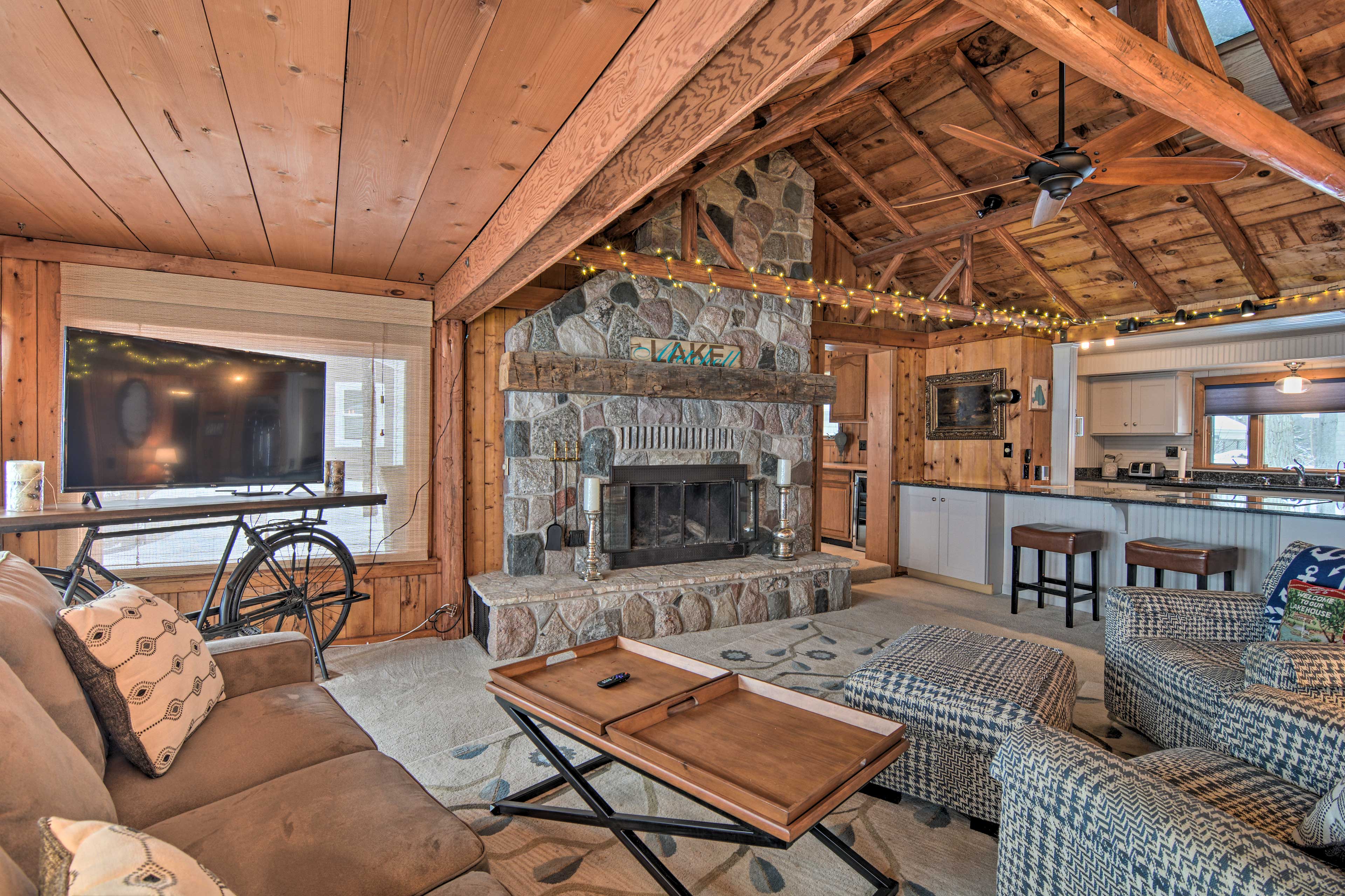 Charming Lake Mitchell Cabin w/ Waterfront Views! Cadillac, MI Evolve