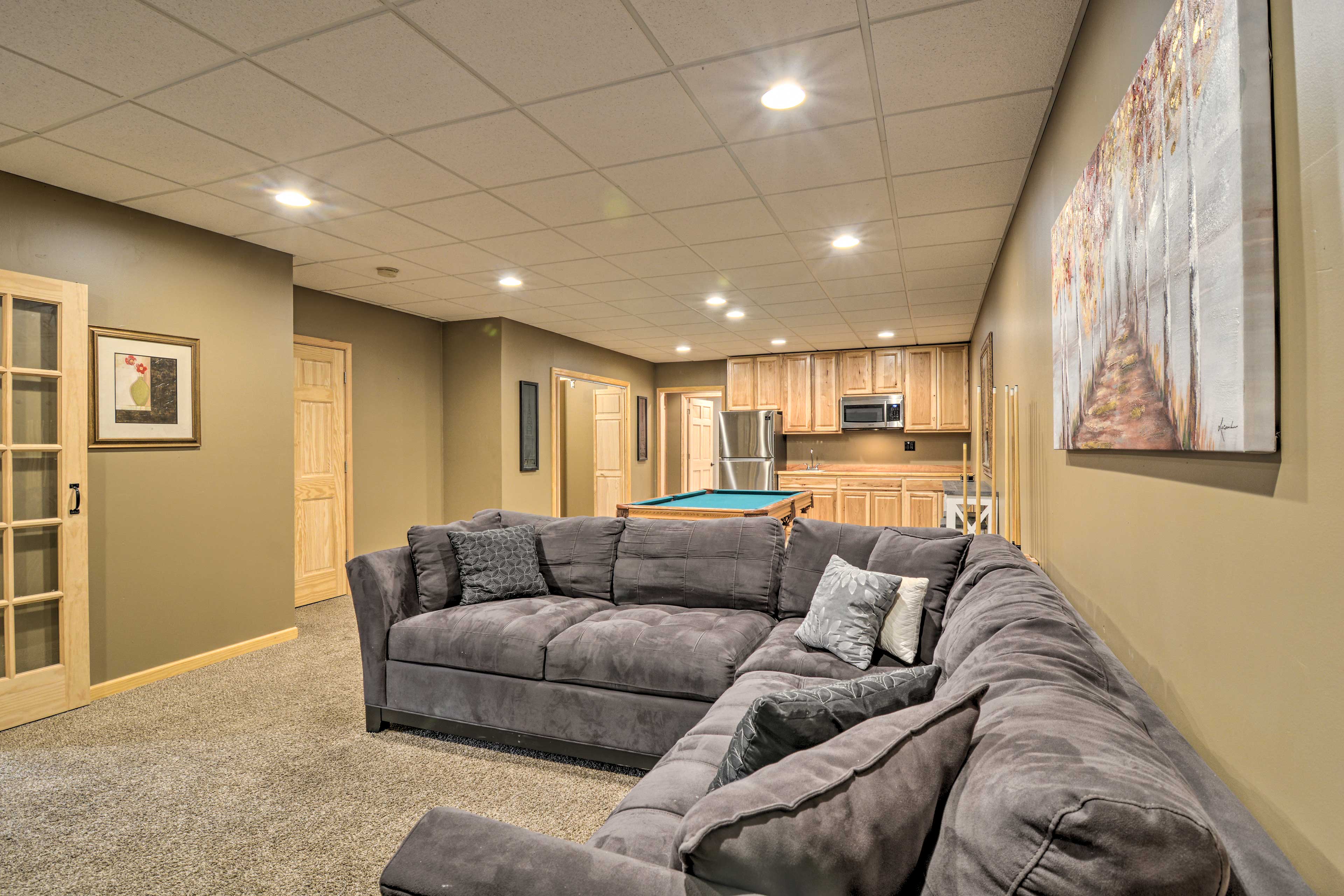 Petoskey Apartment w/ Yard, Fire Pit & Gas Grill! Evolve