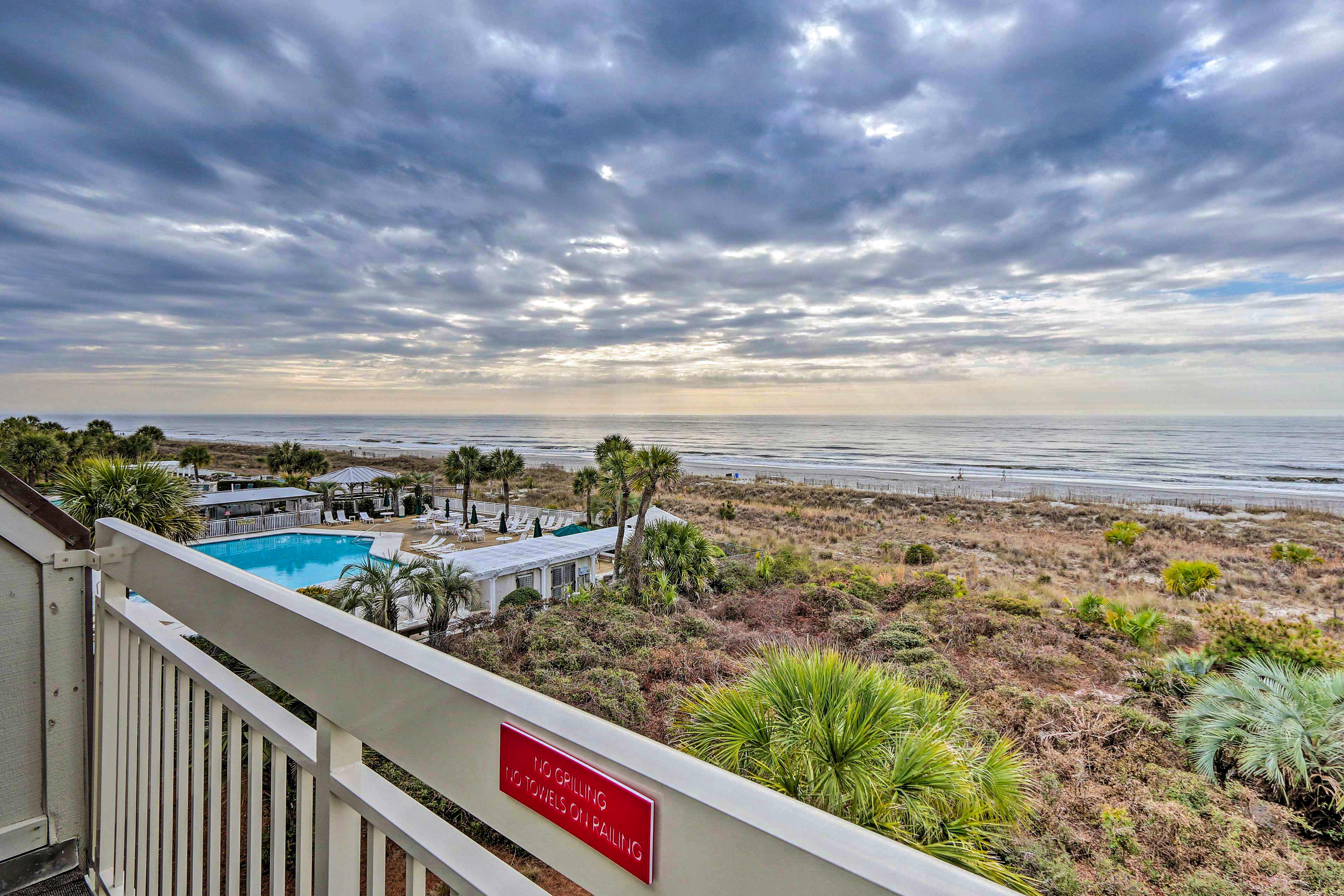 Breakers Oceanfront Getaway w/ Amazing View & Pool Hilton Head Island