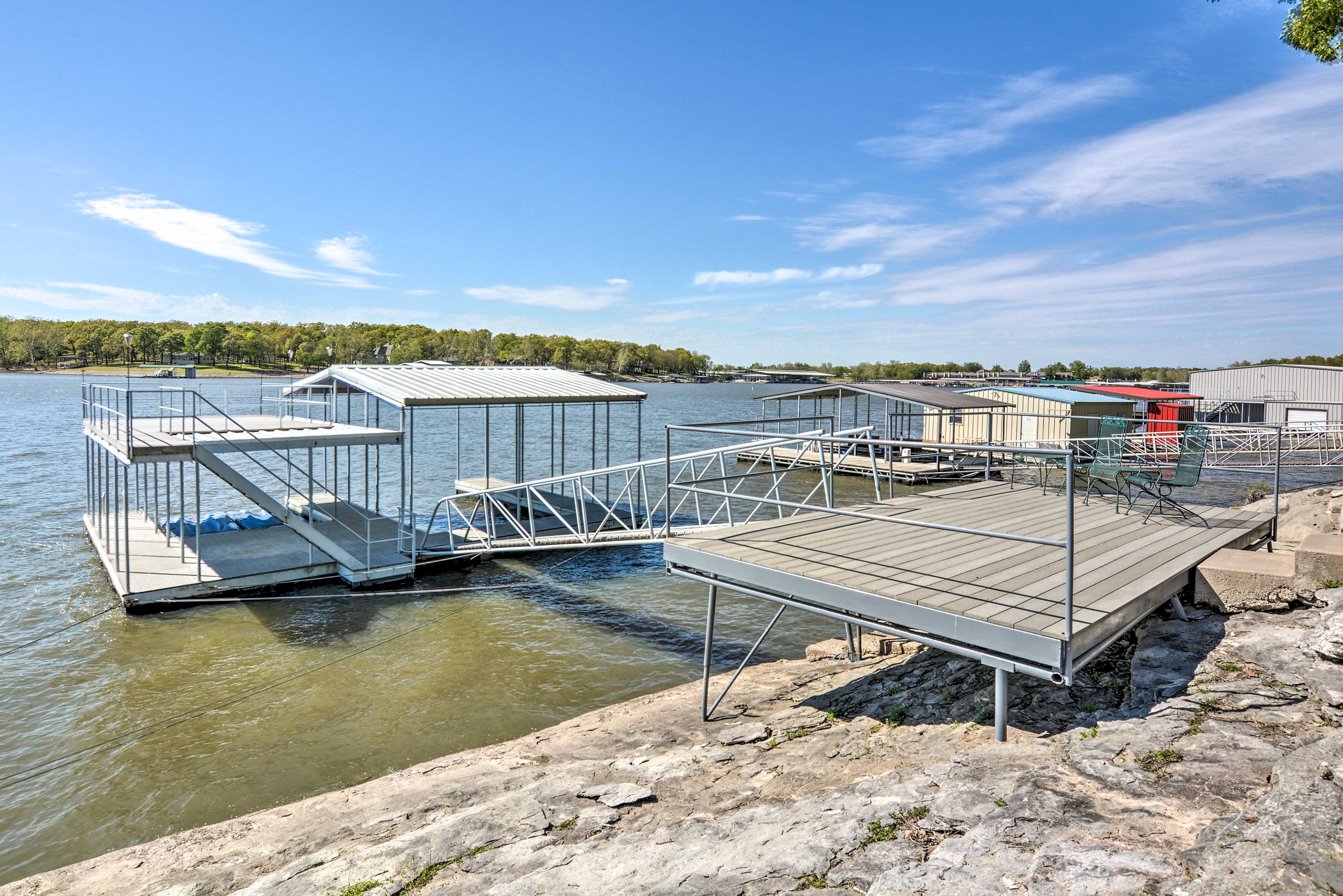 Spectacular Duck Creek Waterfront Retreat w/ Dock! Afton, OK Evolve