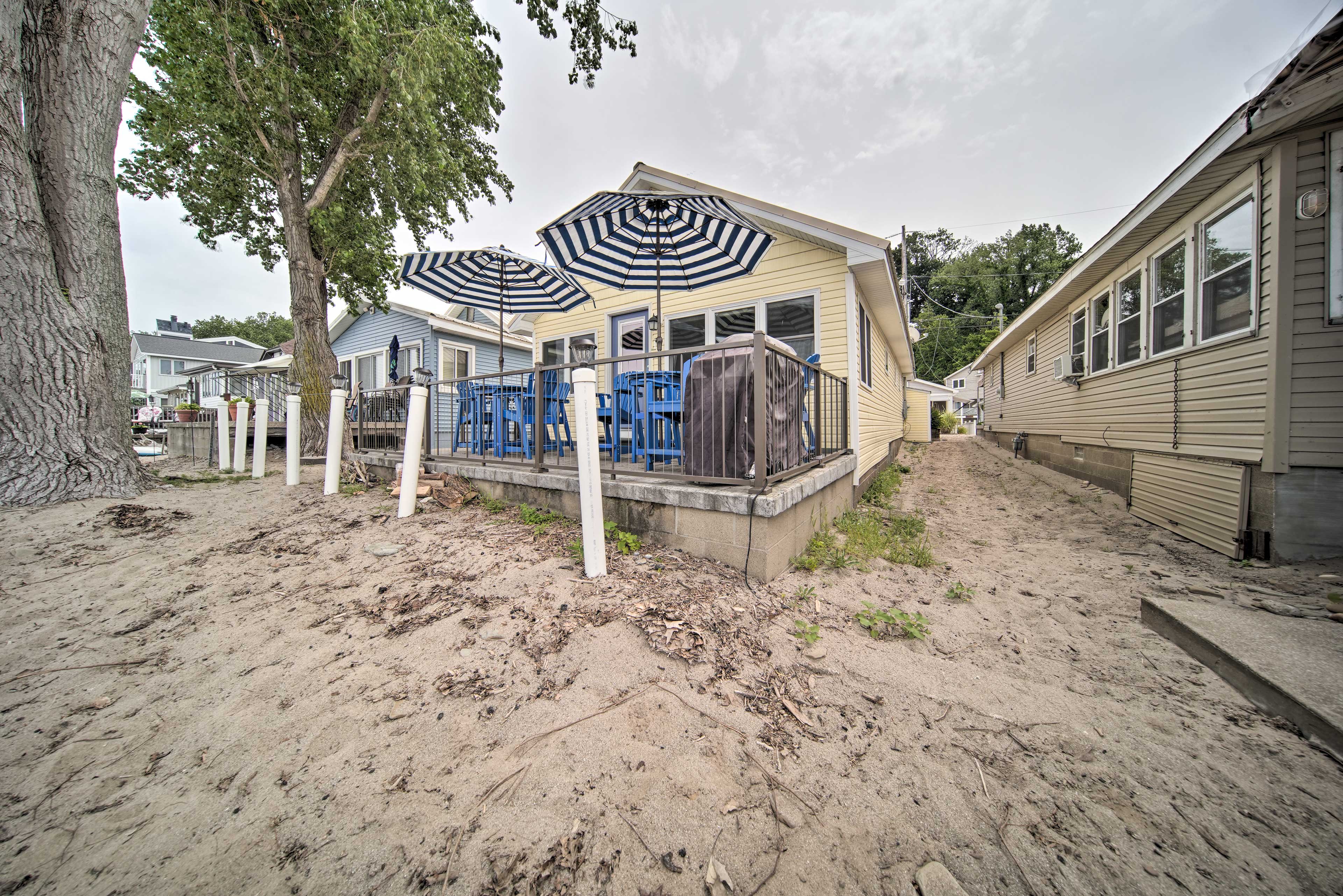 Sunny, Modern Waterfront Cottage w/ Grill in Erie! Evolve