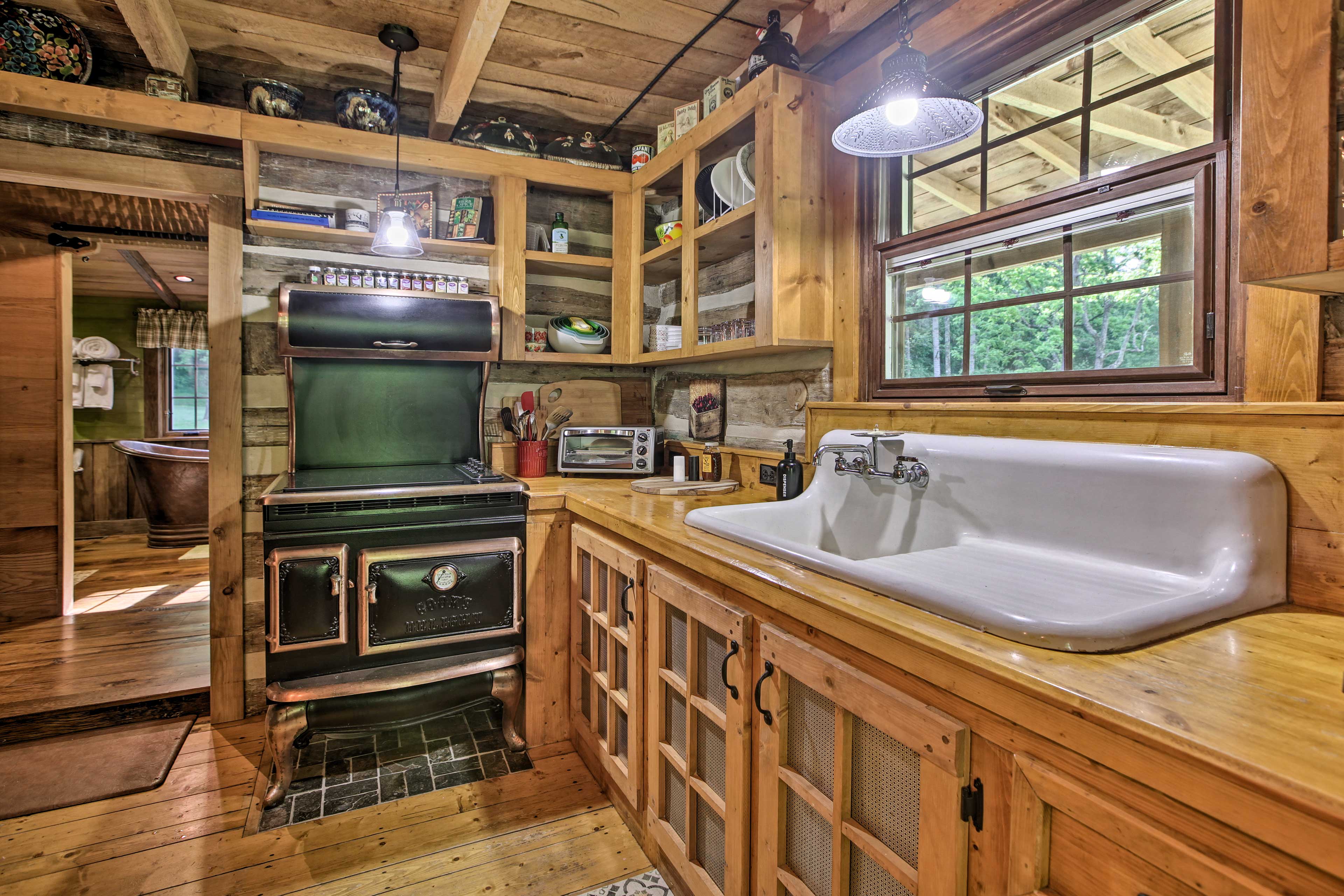 Restored Buchanan Log Cabin Built in the 1700s! Evolve