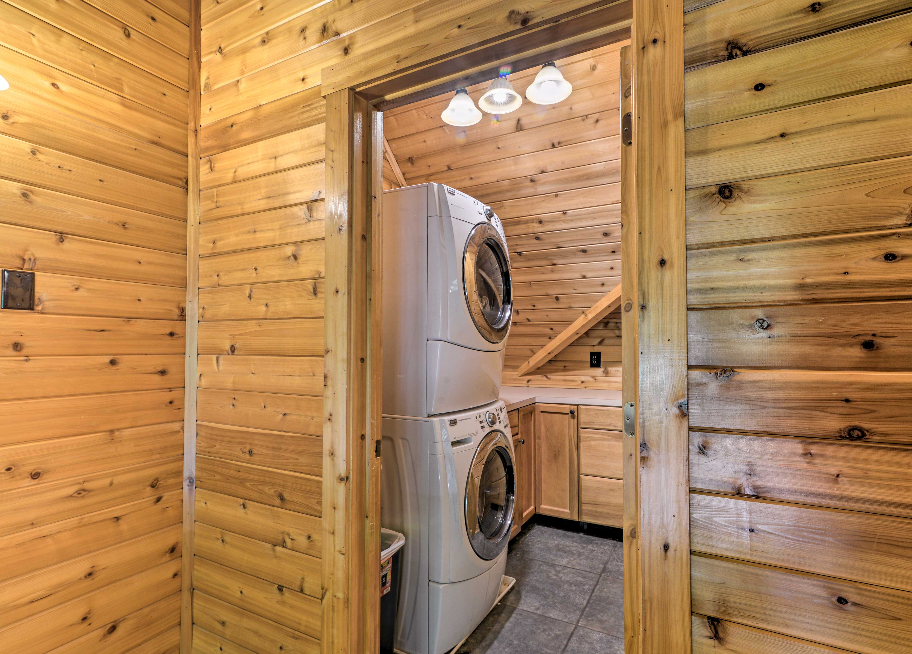 Idyllic Mtn Retreat w/ Hot Tub Near Shenandoah NP! Evolve