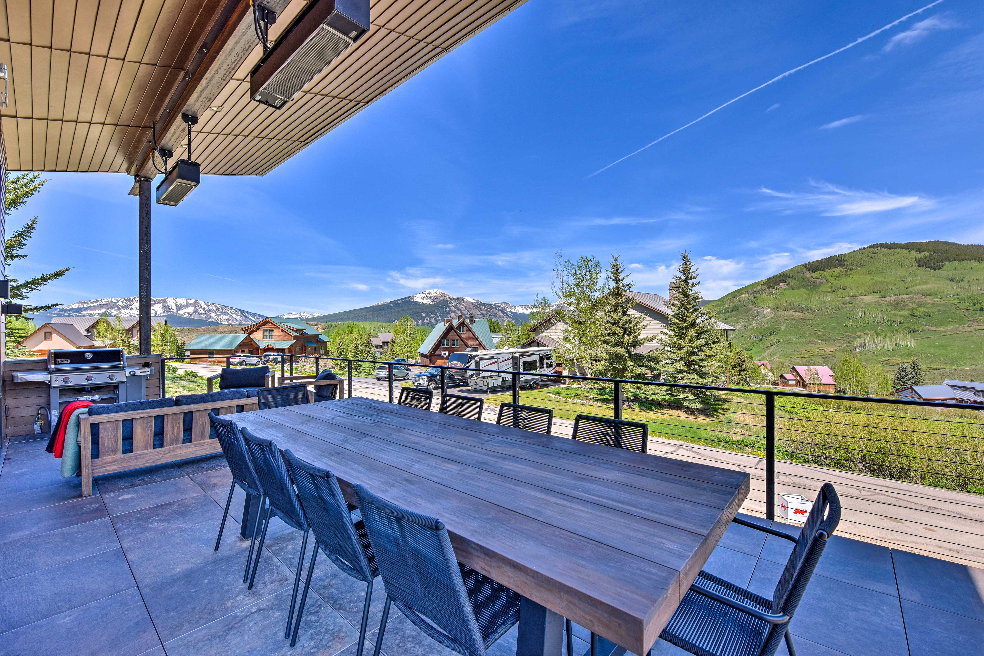 Custom Mt. Crested Butte Home; Walk to the Lifts! Evolve
