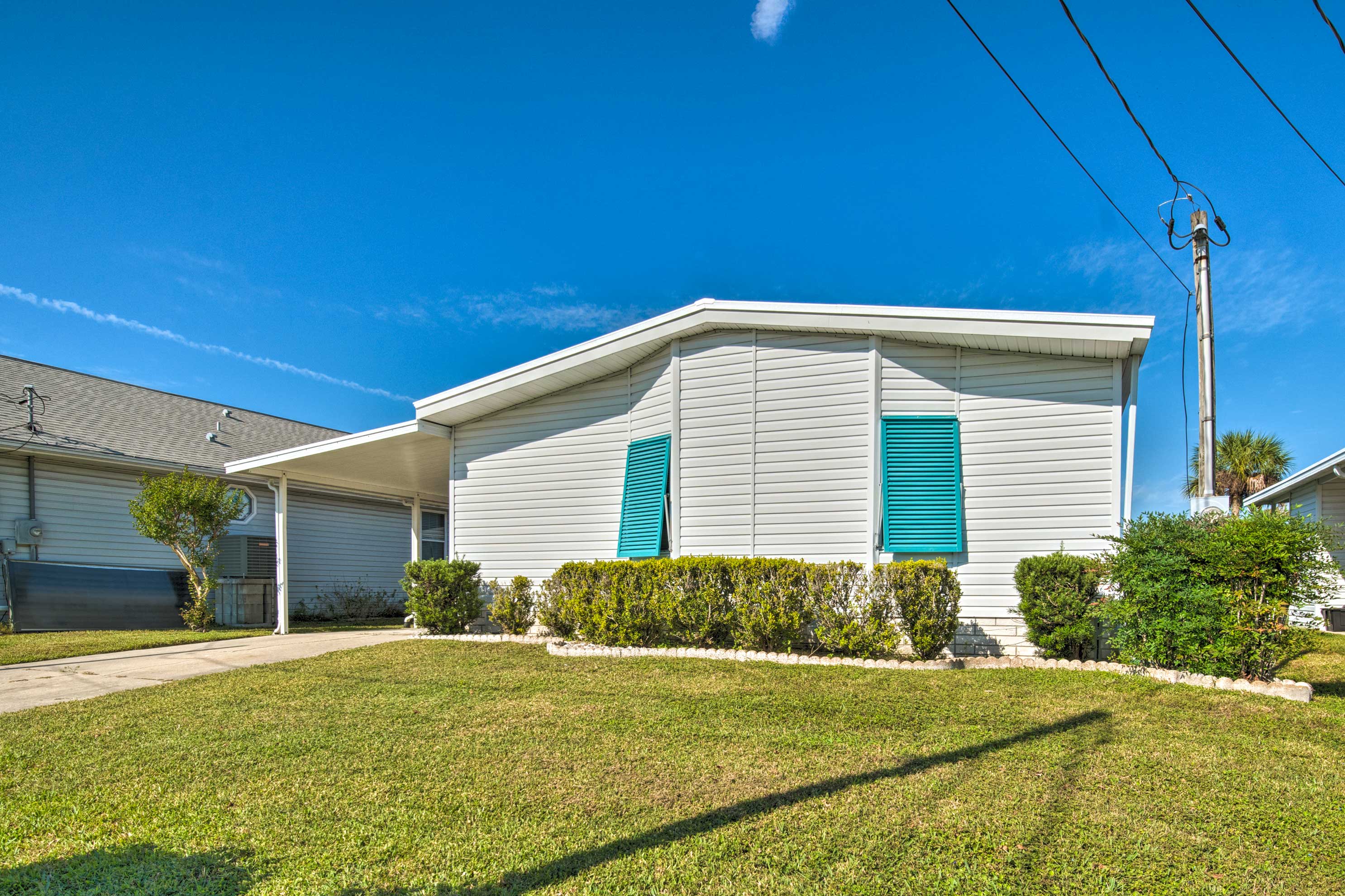 Retreat on the River w/ Boat Dock, Porch, & Grill! Homosassa, FL Evolve