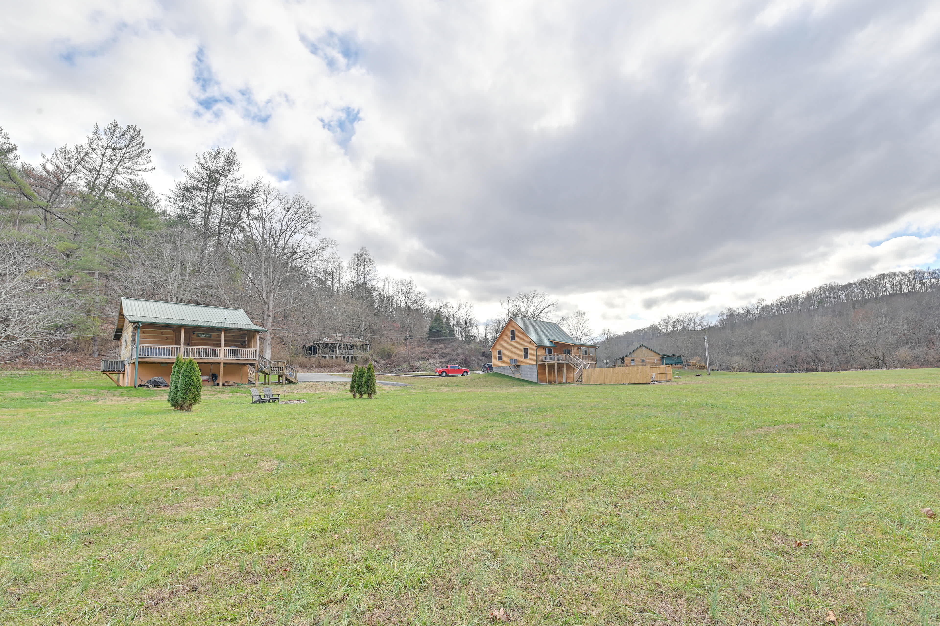 PetFriendly Cabin w/ Hot Tub in Daniel Boone NF Beattyville, KY Evolve