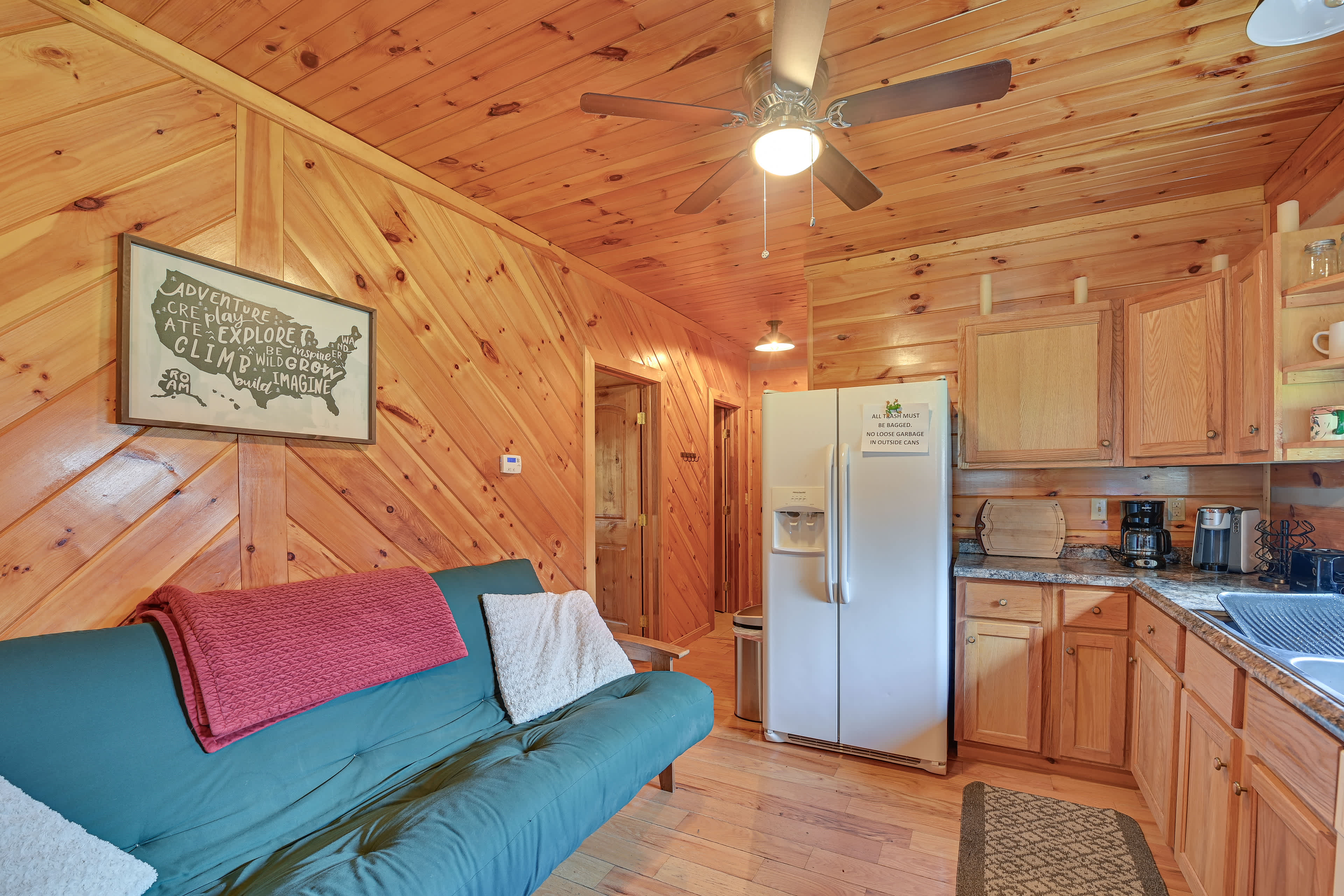 PetFriendly Cabin w/ Hot Tub in Daniel Boone NF Beattyville, KY Evolve