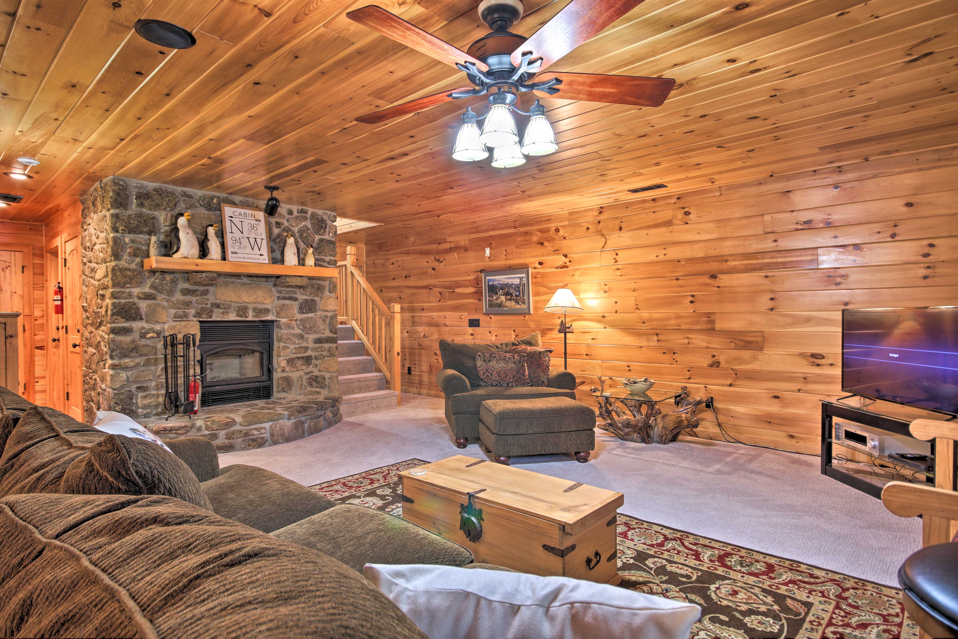 Spacious & Secluded Cabin 25 Mi to Bentonville! Sulphur Springs, AR