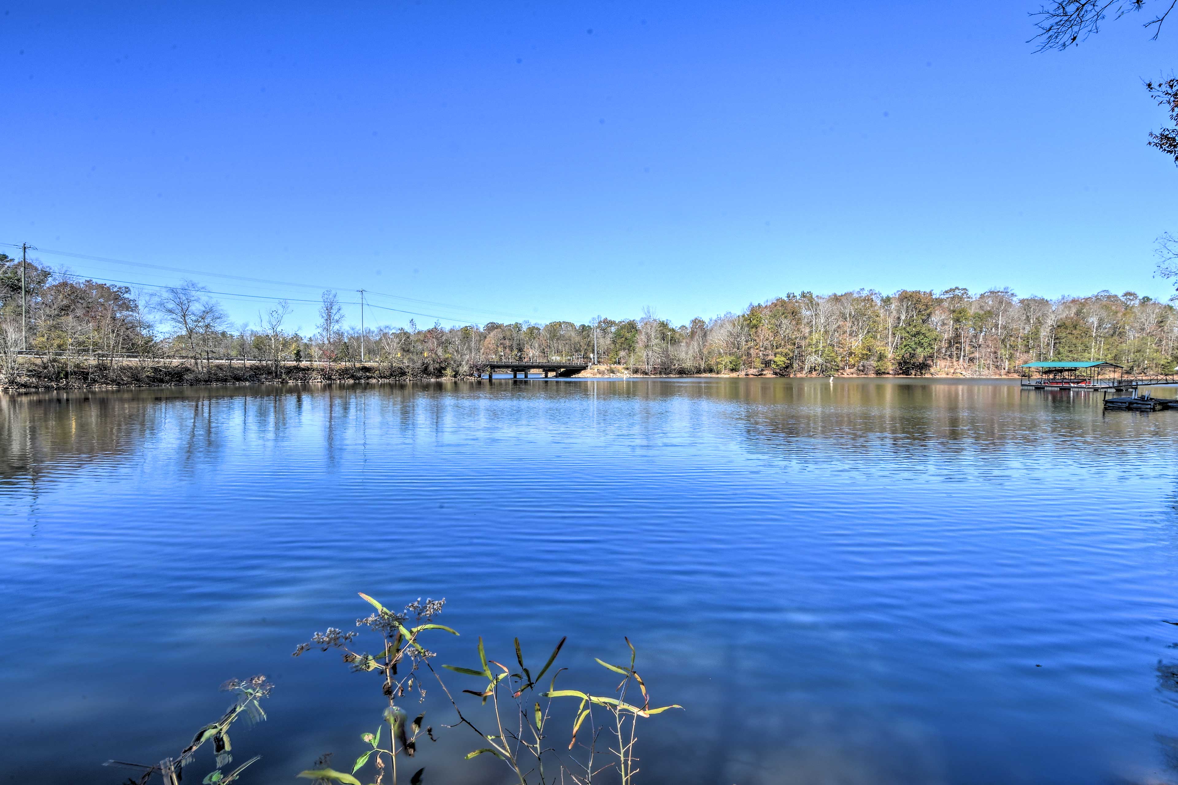 Luxe Lake Hartwell Waterfront Getaway w/ Fire Pit! Lavonia, GA Evolve
