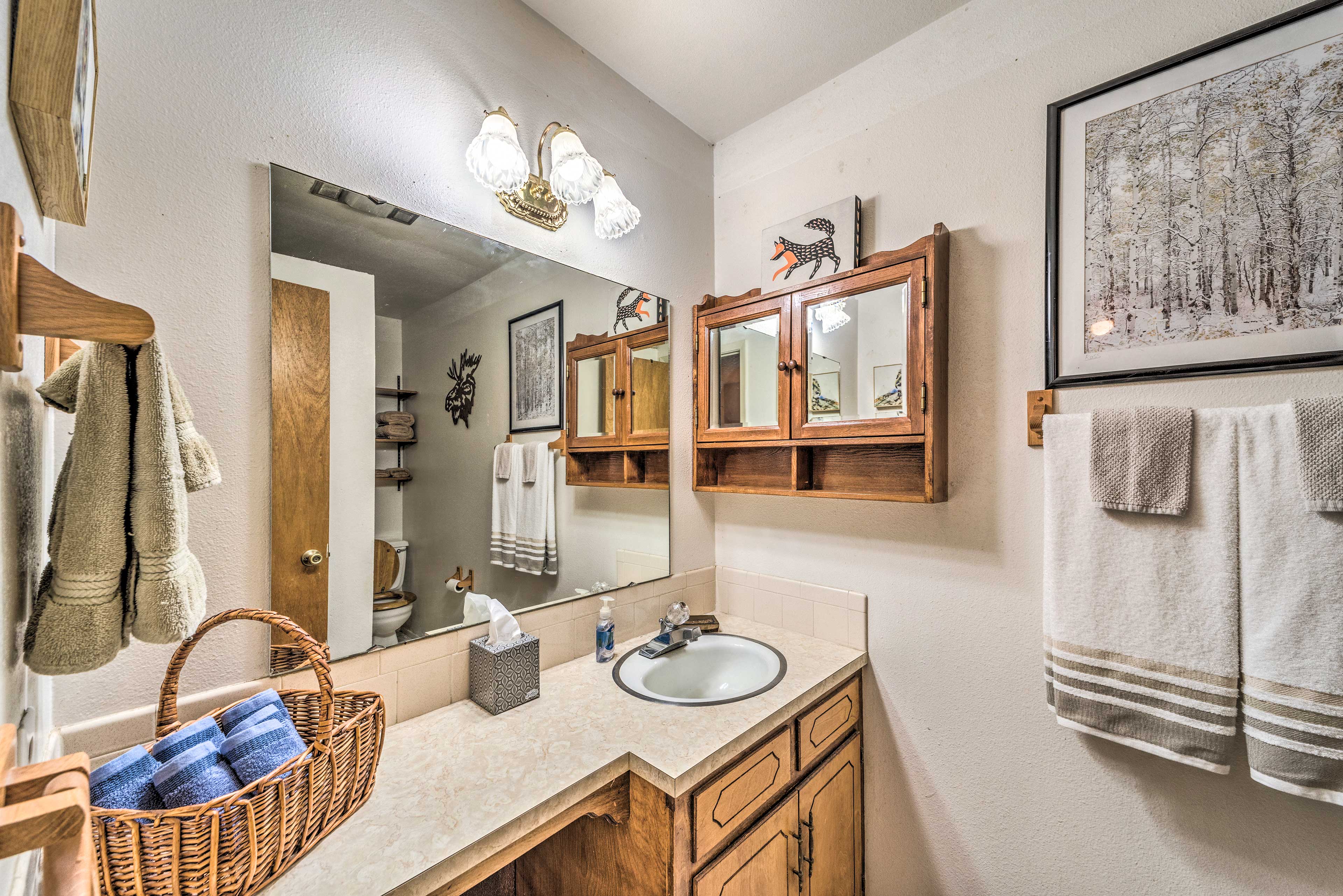 Rustic Cloudcroft Cabin w/ Hot Tub & Fireplace! Evolve