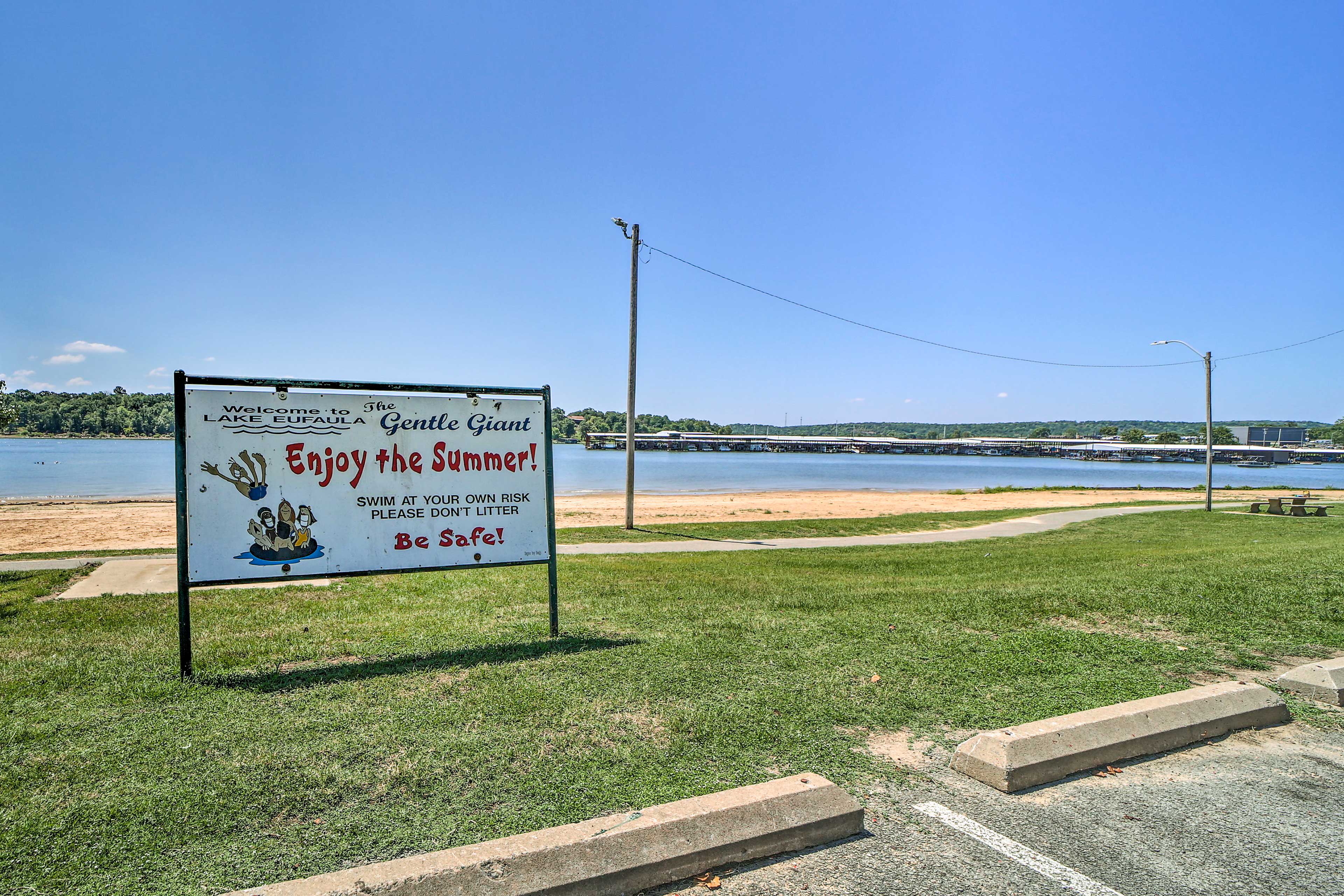 Eufaula Retreat w/ Lake Views Walk to Marina Evolve