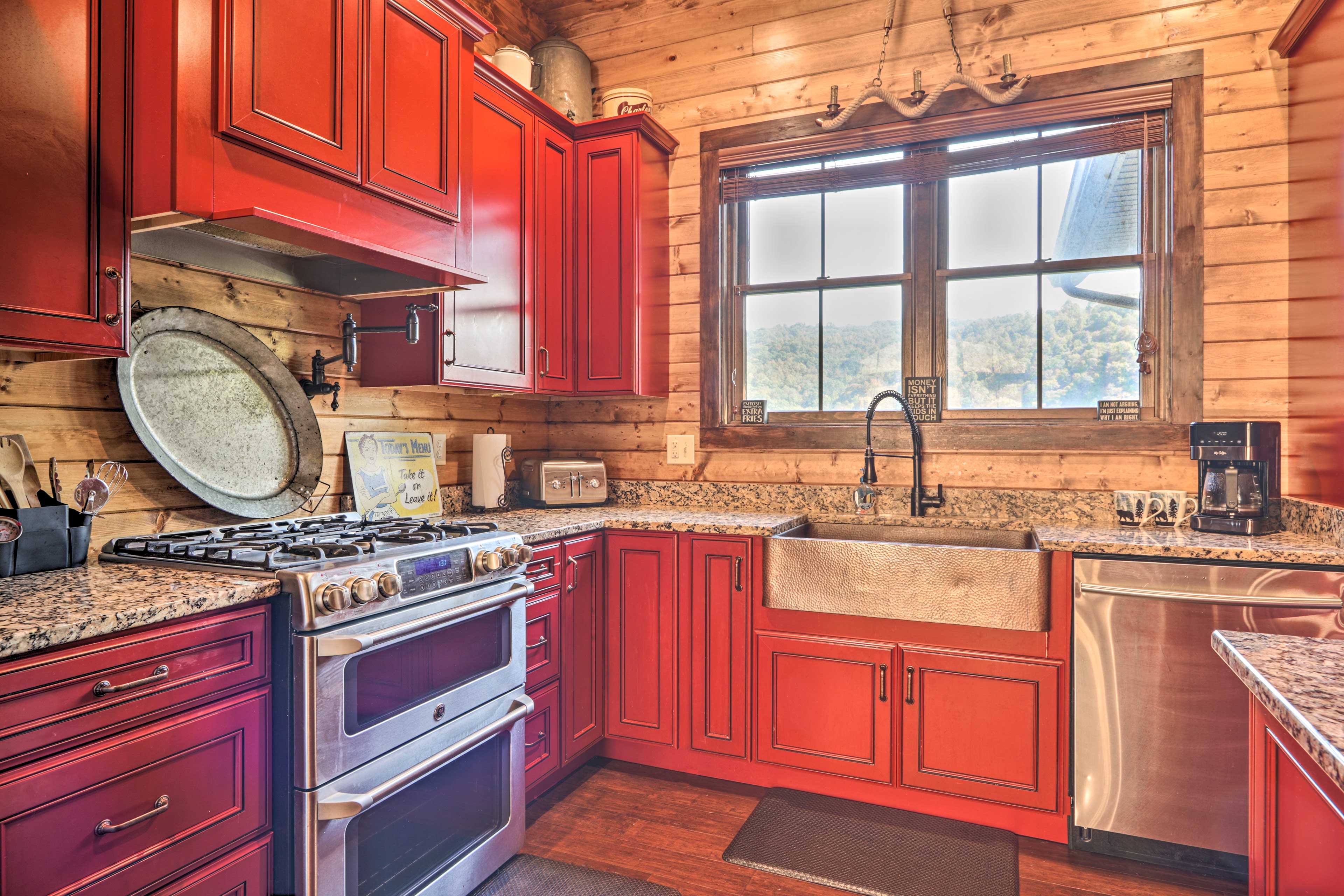 Lakefront Norris Lake Cabin w/ Decks & Dock! New Tazewell, TN Evolve