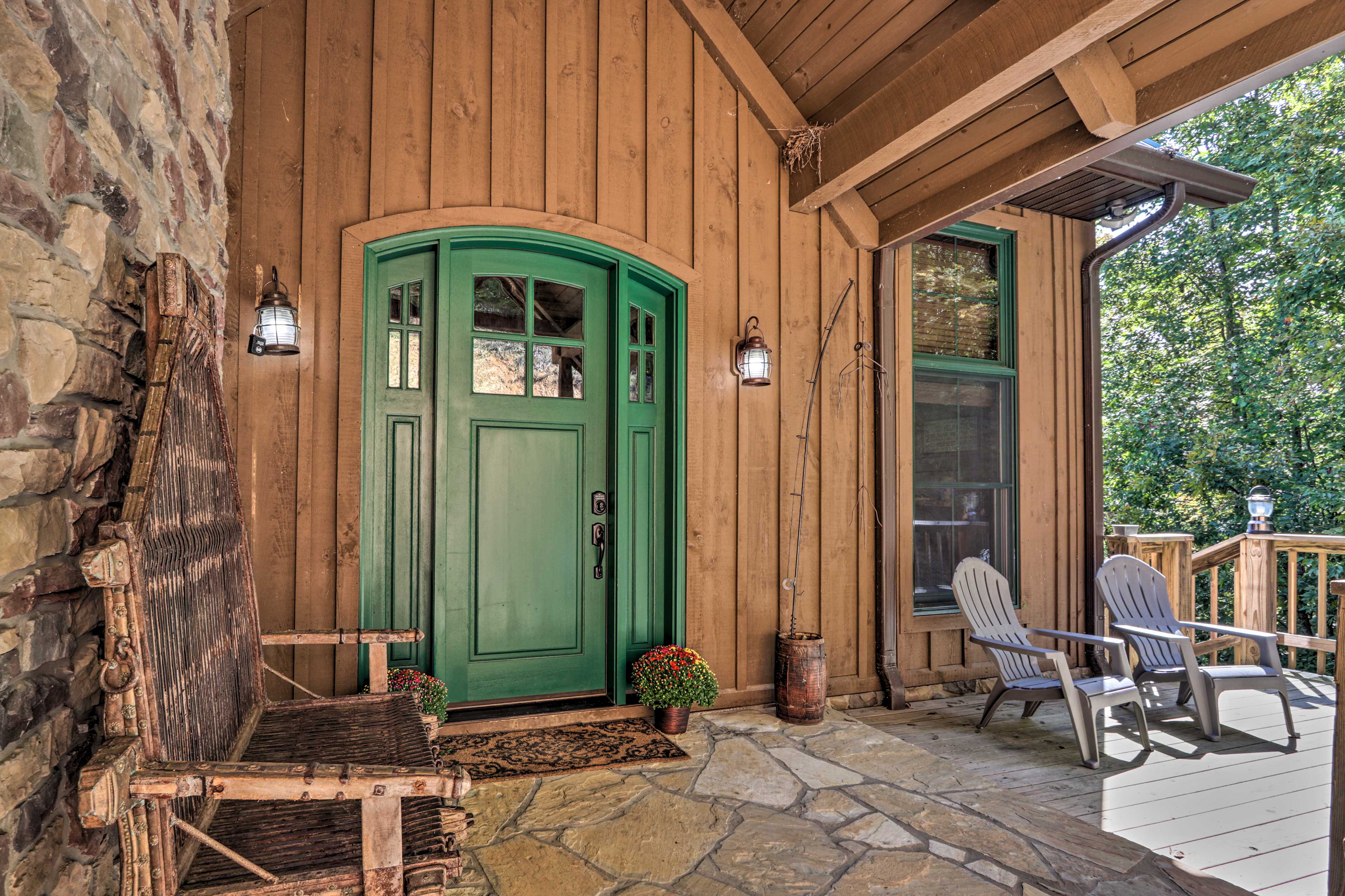 Lakefront Norris Lake Cabin w/ Decks & Dock! New Tazewell, TN Evolve