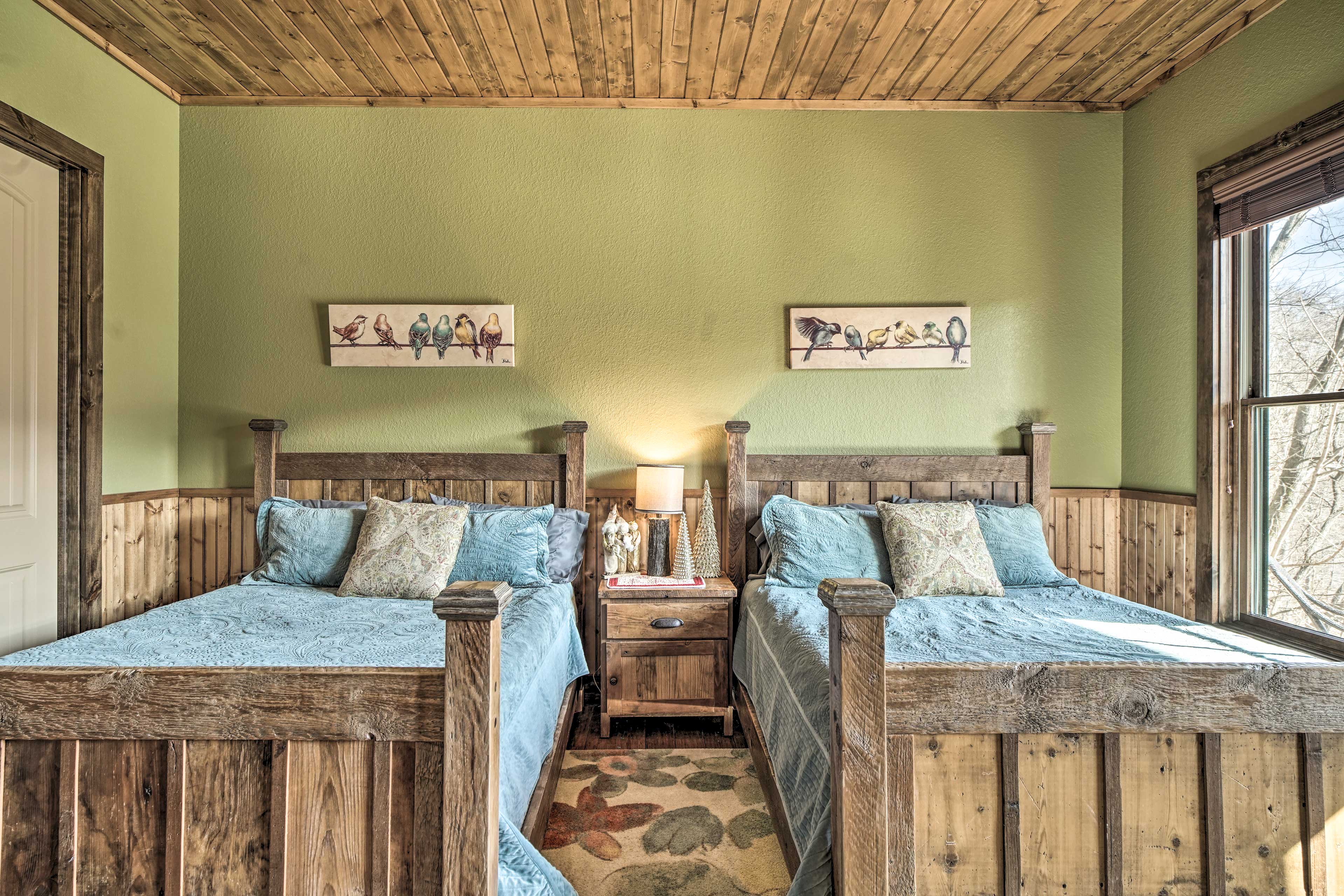 Lakefront Norris Lake Cabin w/ Decks & Dock! New Tazewell, TN Evolve