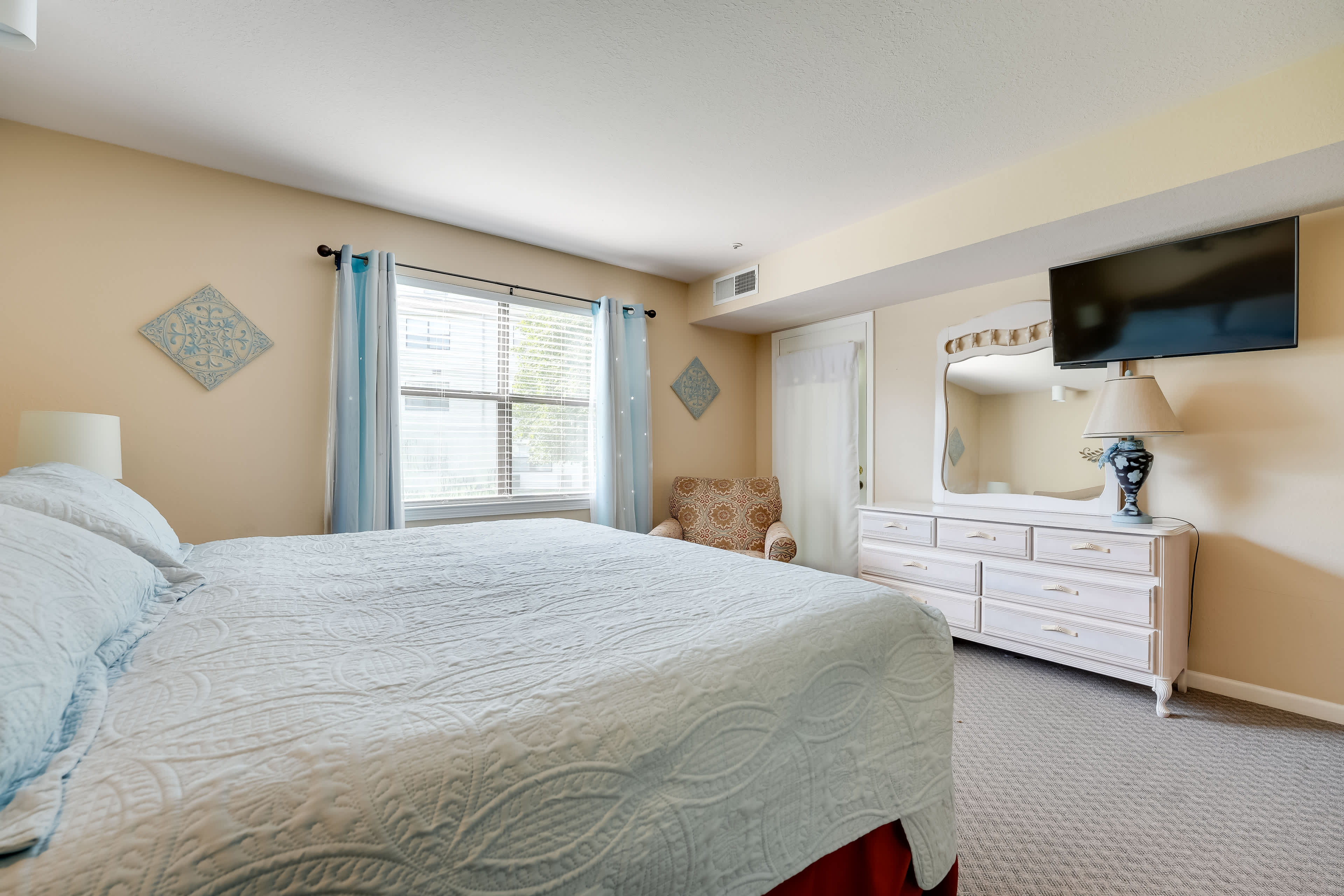 Branson Resort Condo by Lake w/ Pool! Evolve