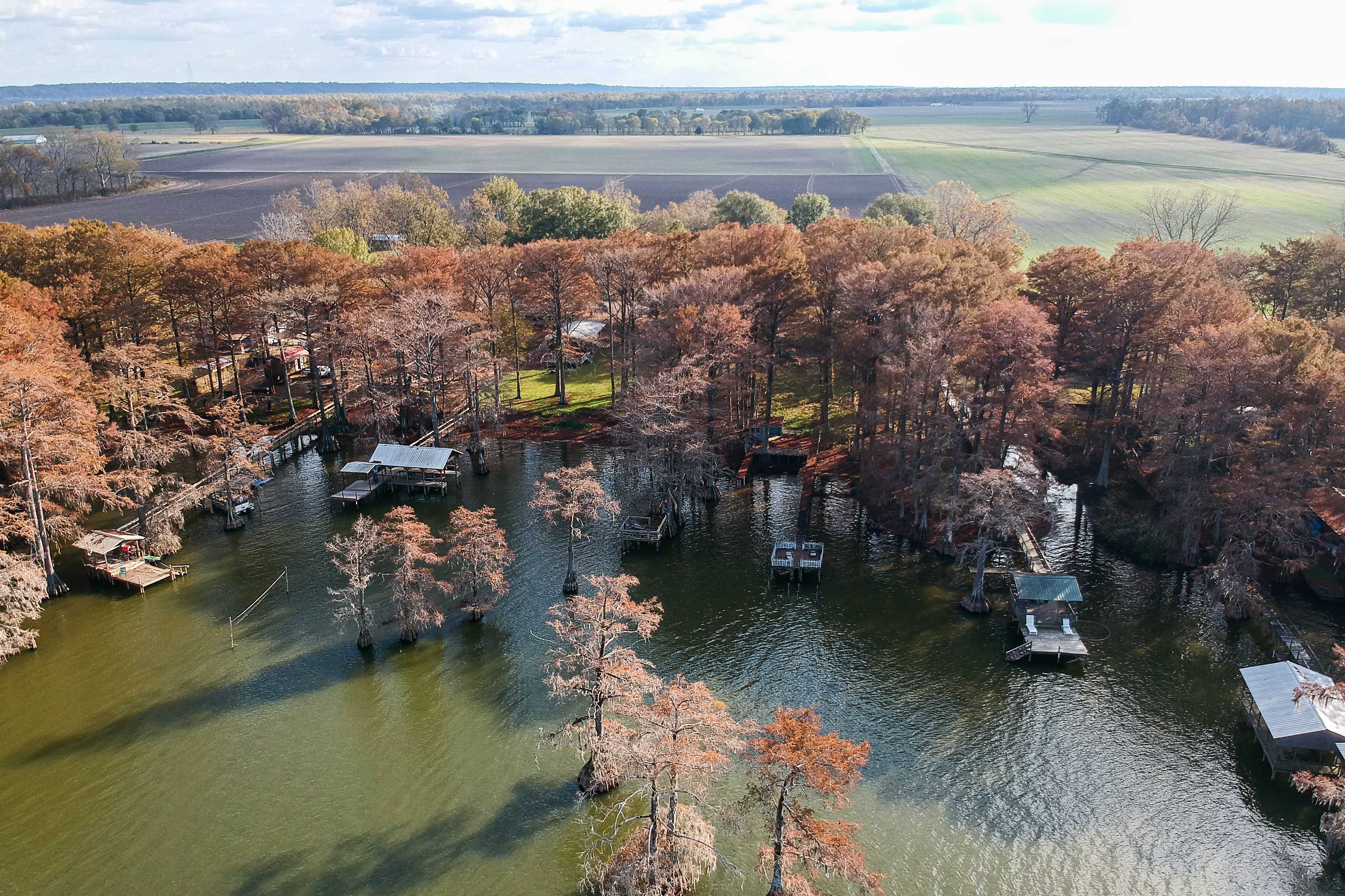 Ferriday Lakehouse Private Dock, Deck & Yard! Evolve