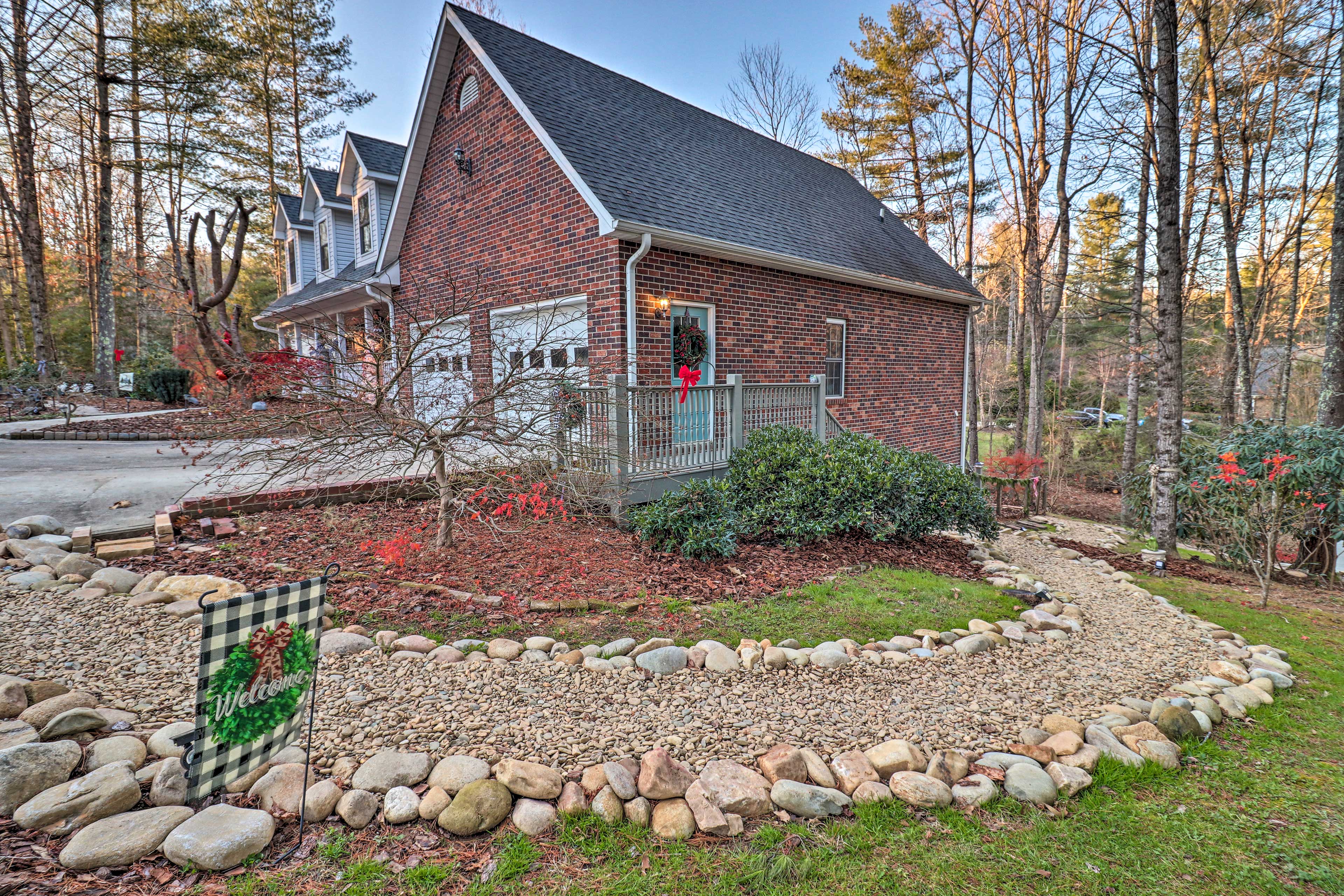 Private Hendersonville Hideaway w/ Fire Pit! Evolve