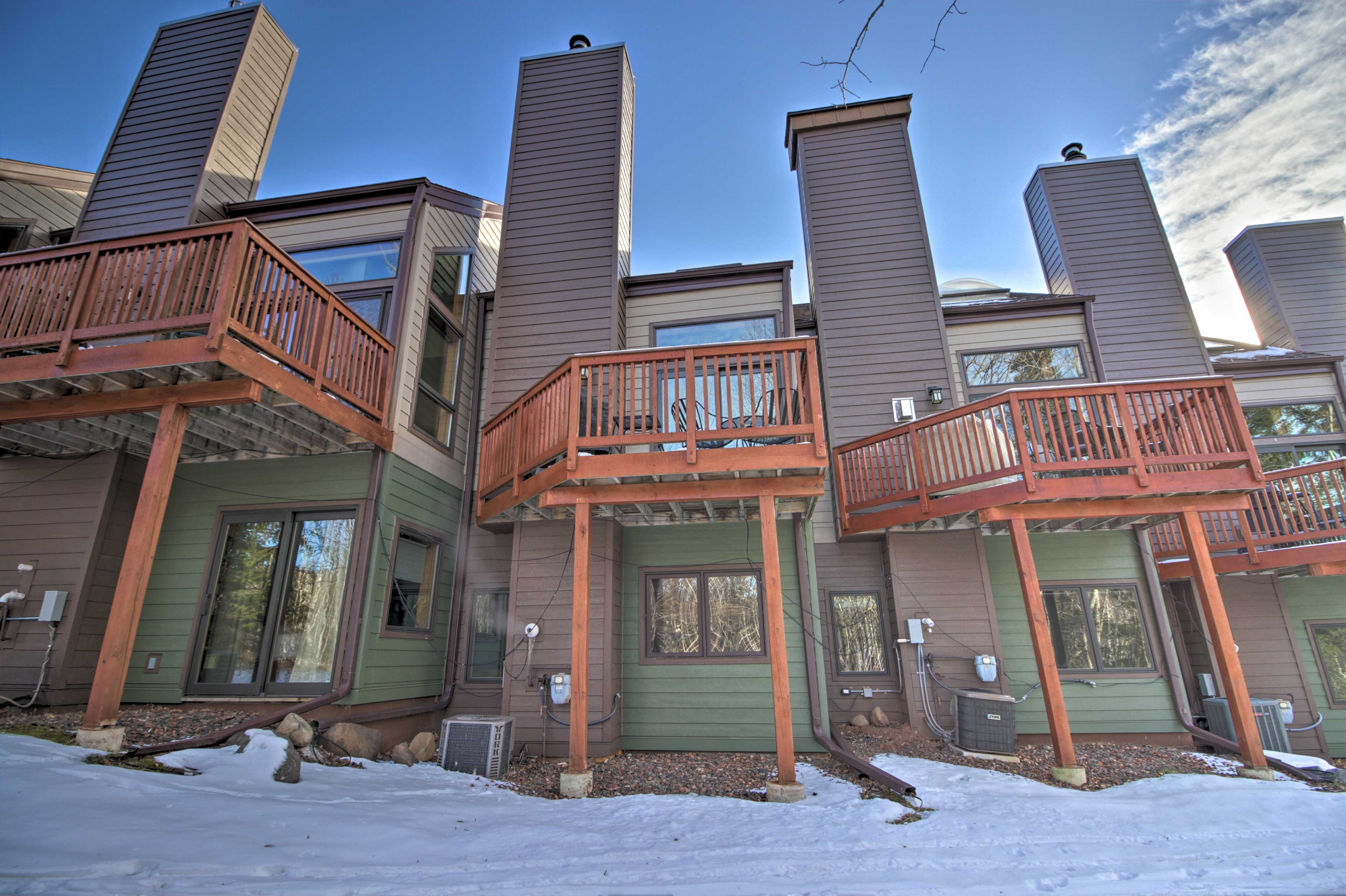 SkiIn, SkiOut Townhome with Lofted Owner's Suite Lutsen, MN Evolve
