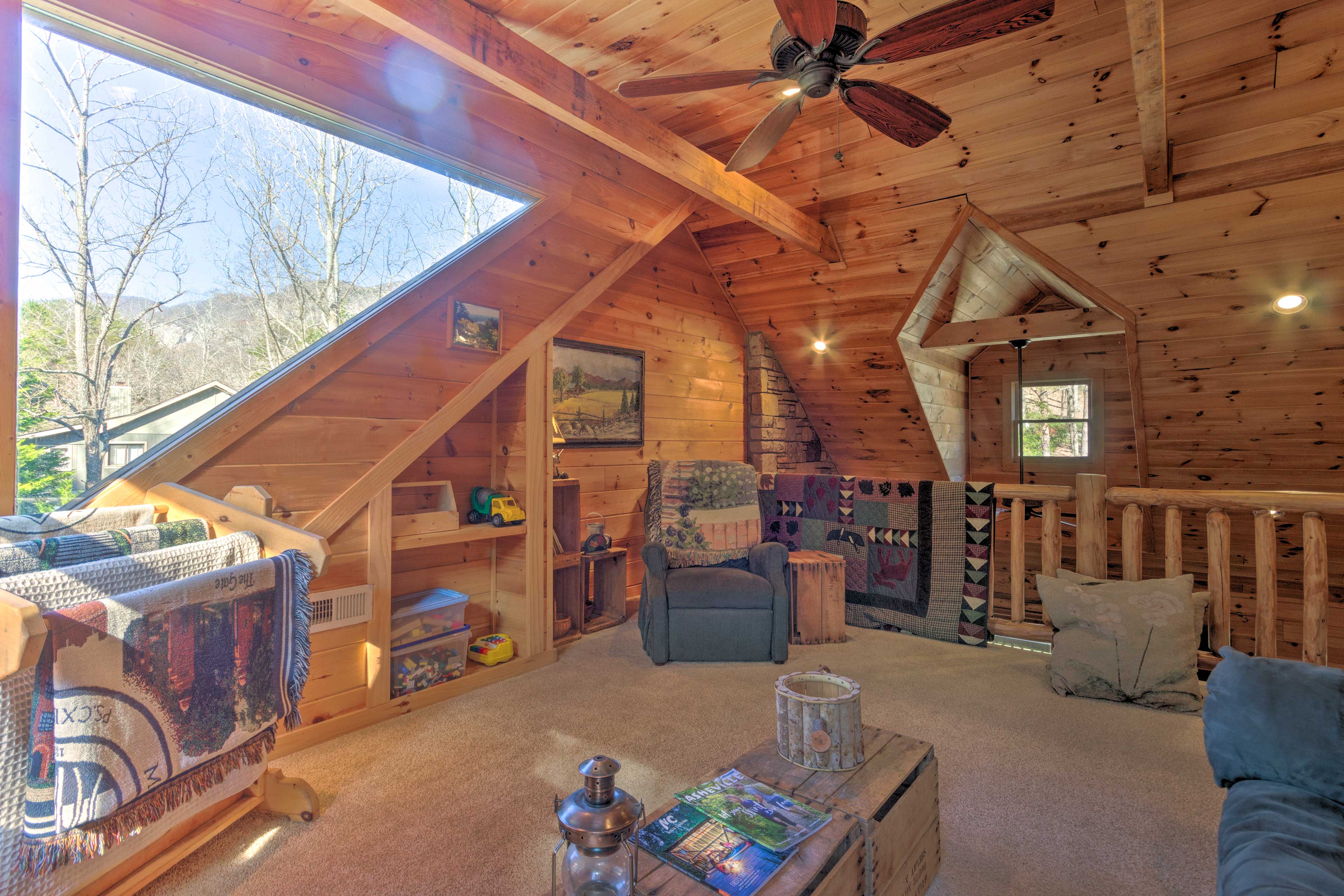 Cozy Log Cabin Retreat in Lake Lure Village Resort Evolve