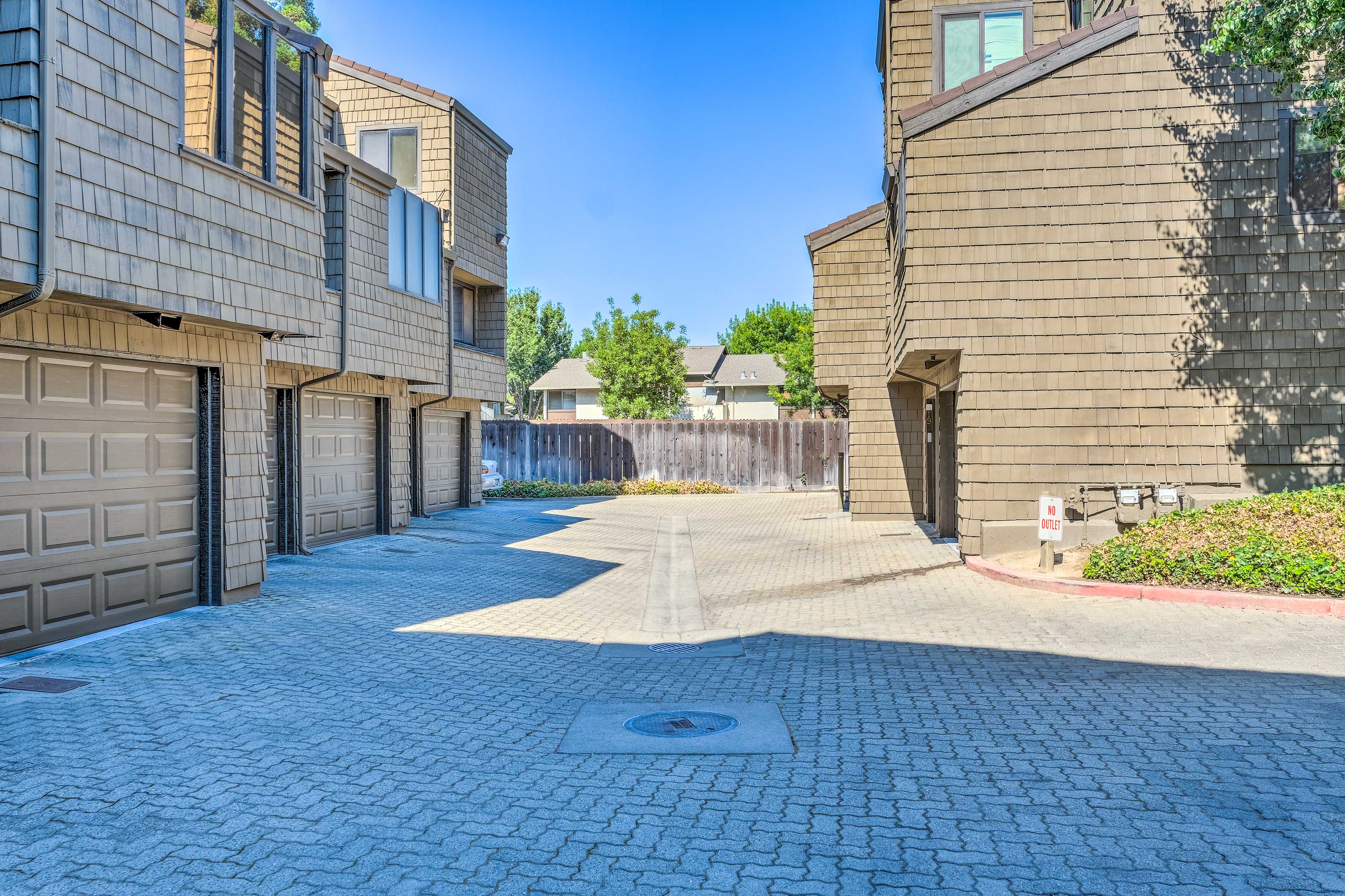 Chic Modesto Studio w/ Pool 2 Mi to Dwtn! Evolve