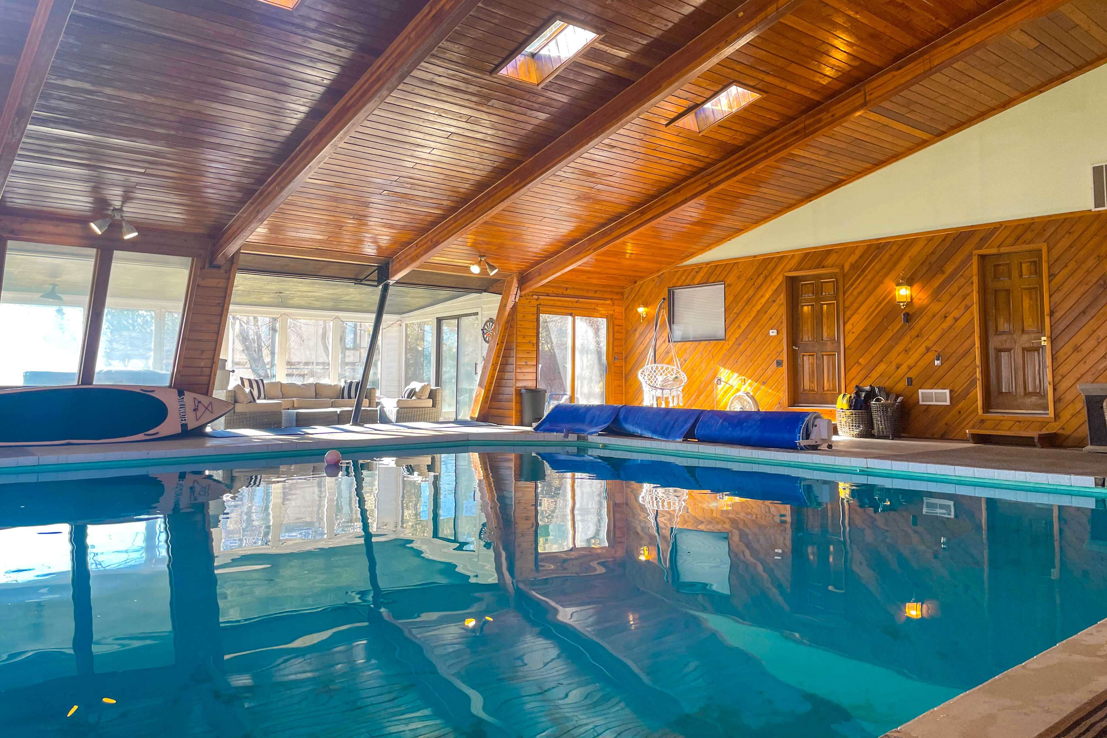 Home with Indoor Pool 1 Block to Liberty Lake! Evolve