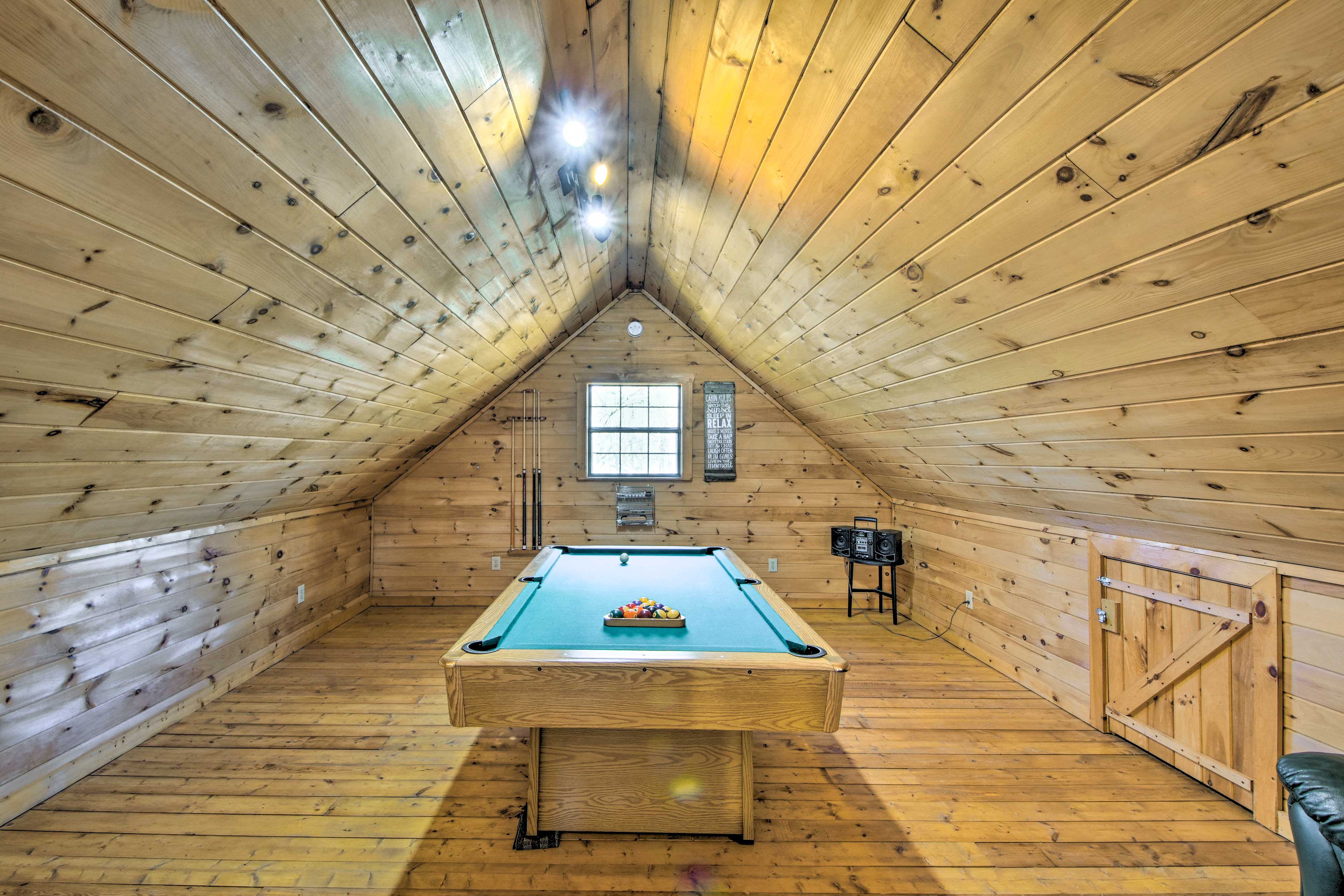 Creekside Cabin in the Blue Ridge Mountains! Evolve