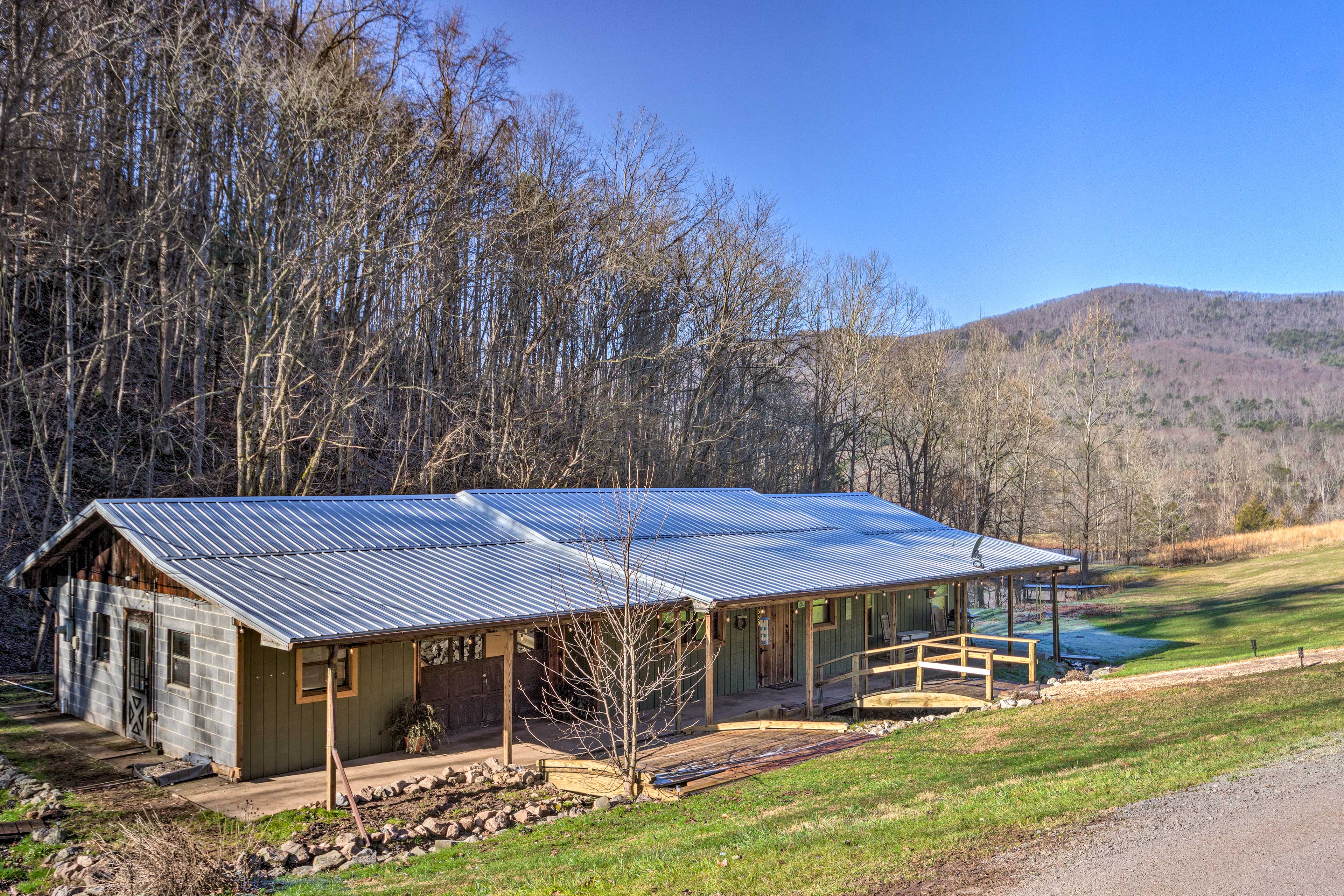 PetFriendly Blue Ridge, Cherokee Forest Retreat! Greeneville, TN