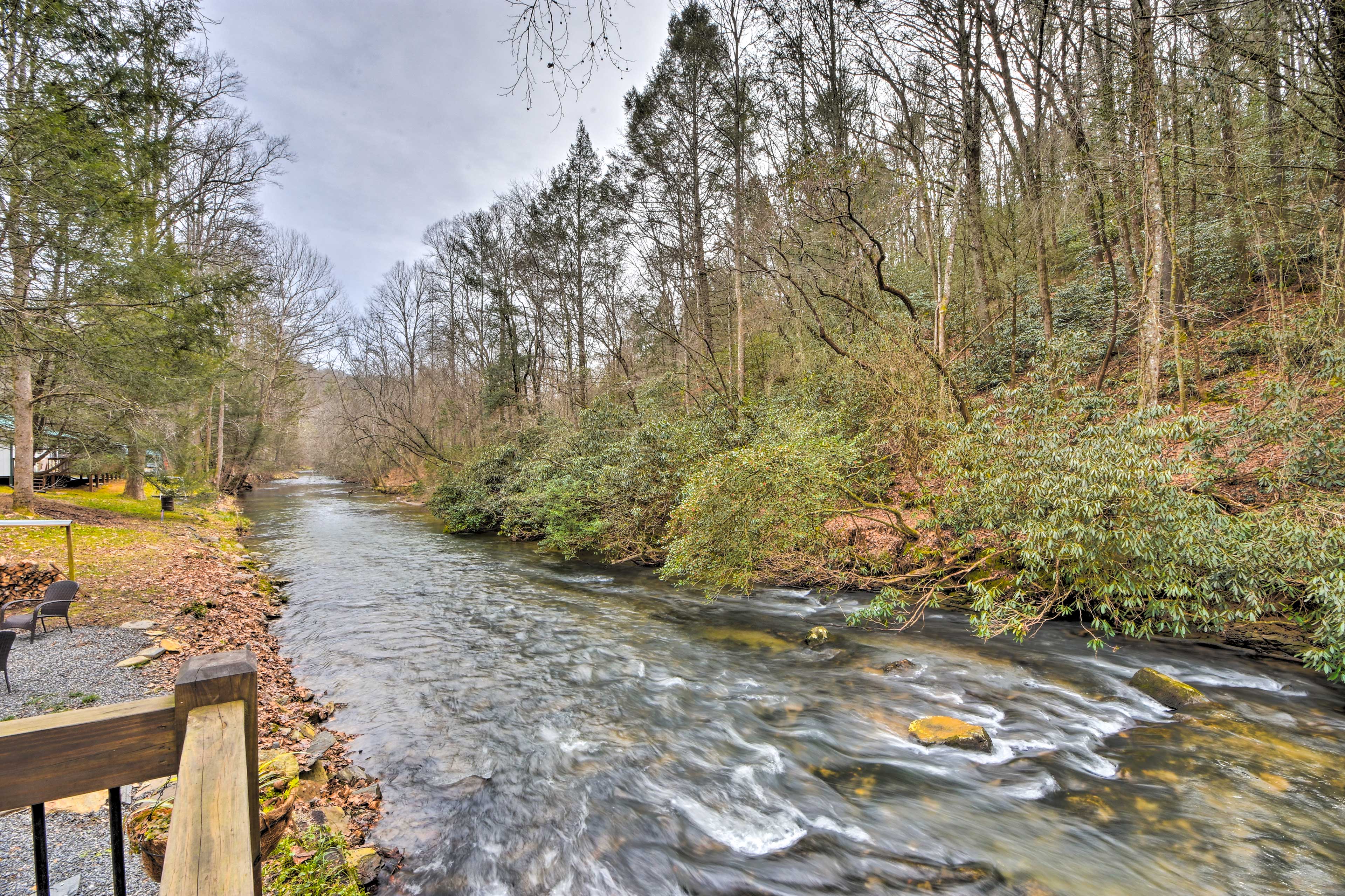Mountaintown Creek Escape w/ Fire Pit & Luxe Deck Ellijay, GA Evolve