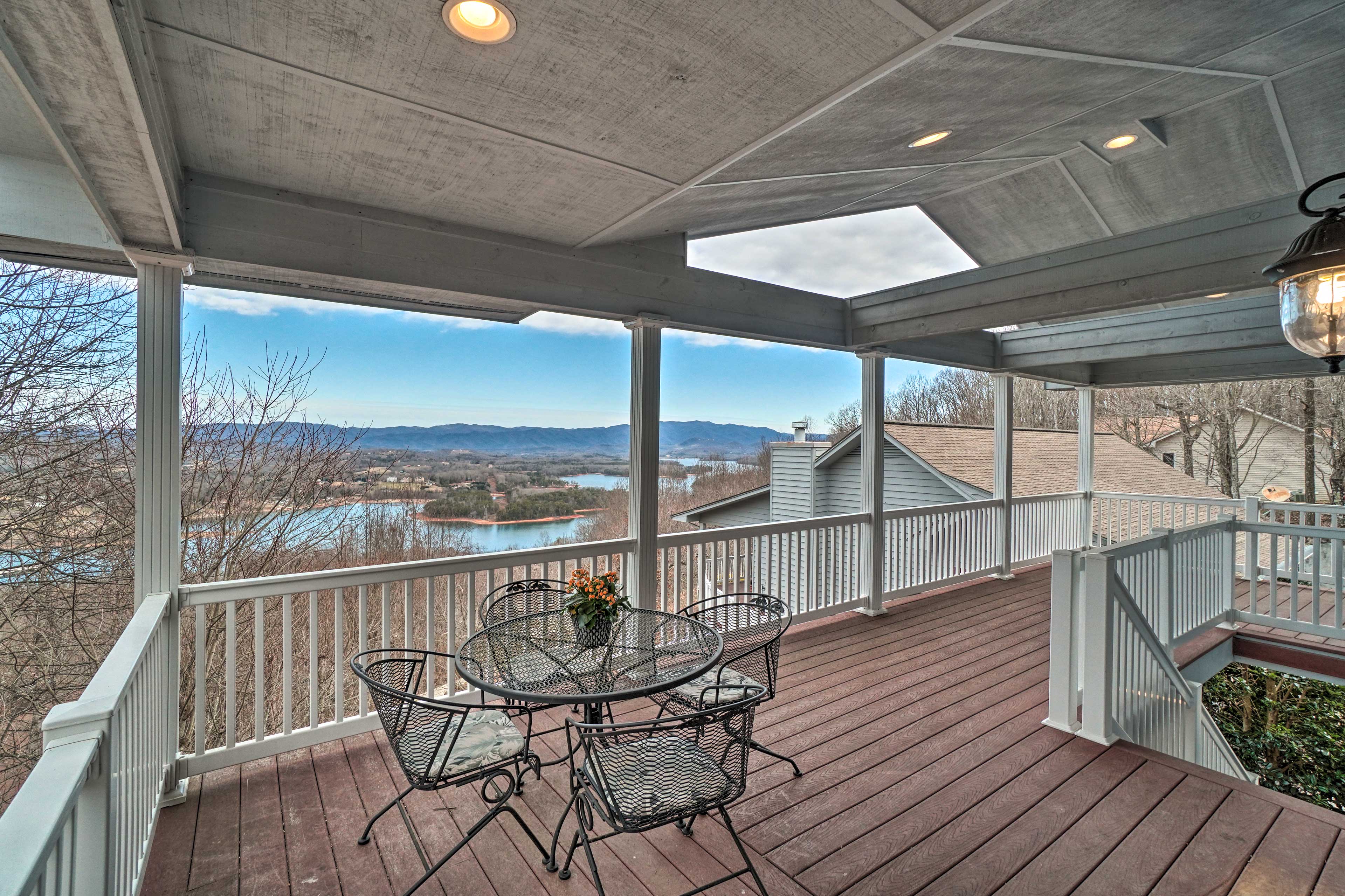 LakeView Condo with Covered Deck in Hiawassee! Evolve