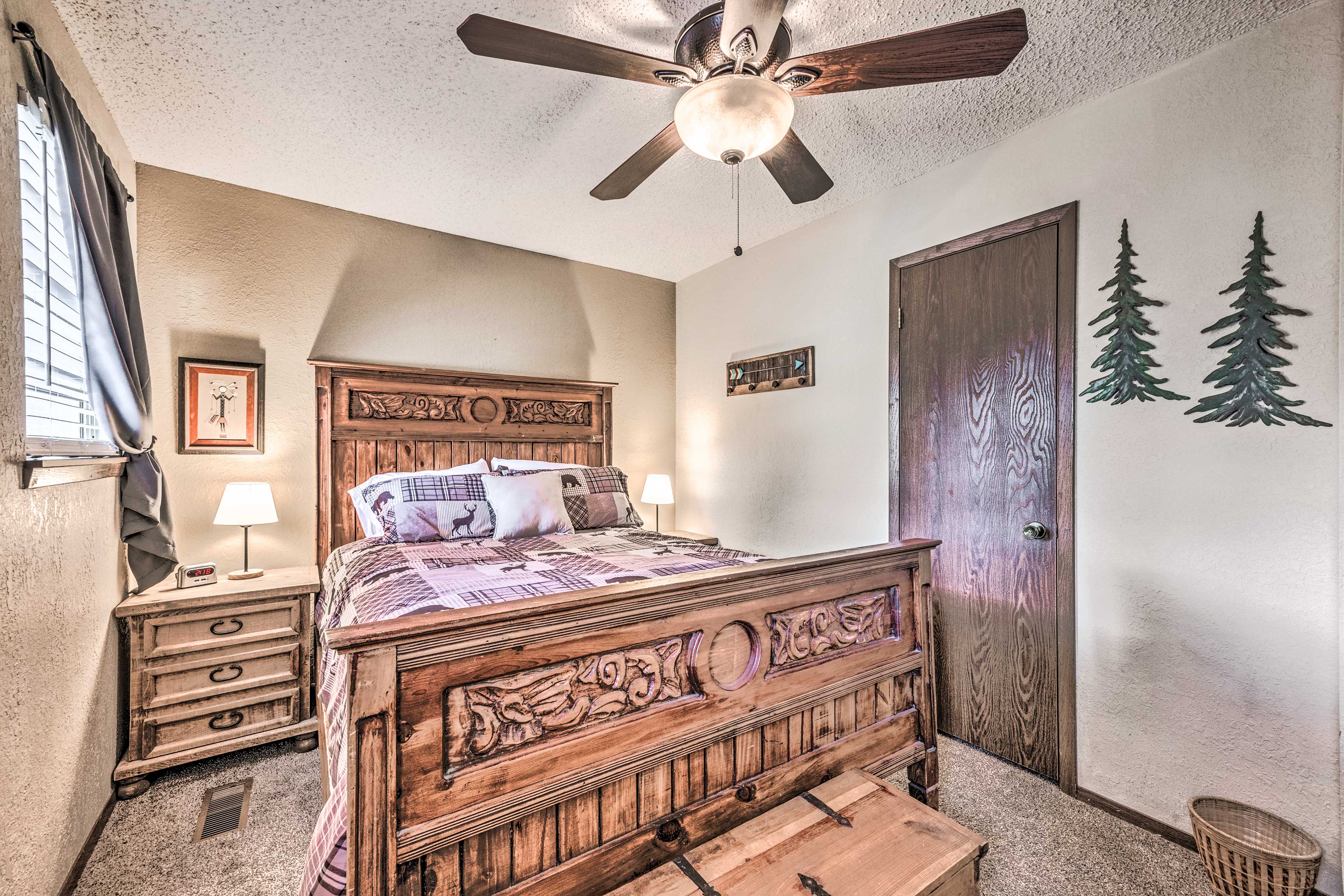 Southwestern Retreat w/ Deck 15 Miles to Ski! Ruidoso, NM Evolve