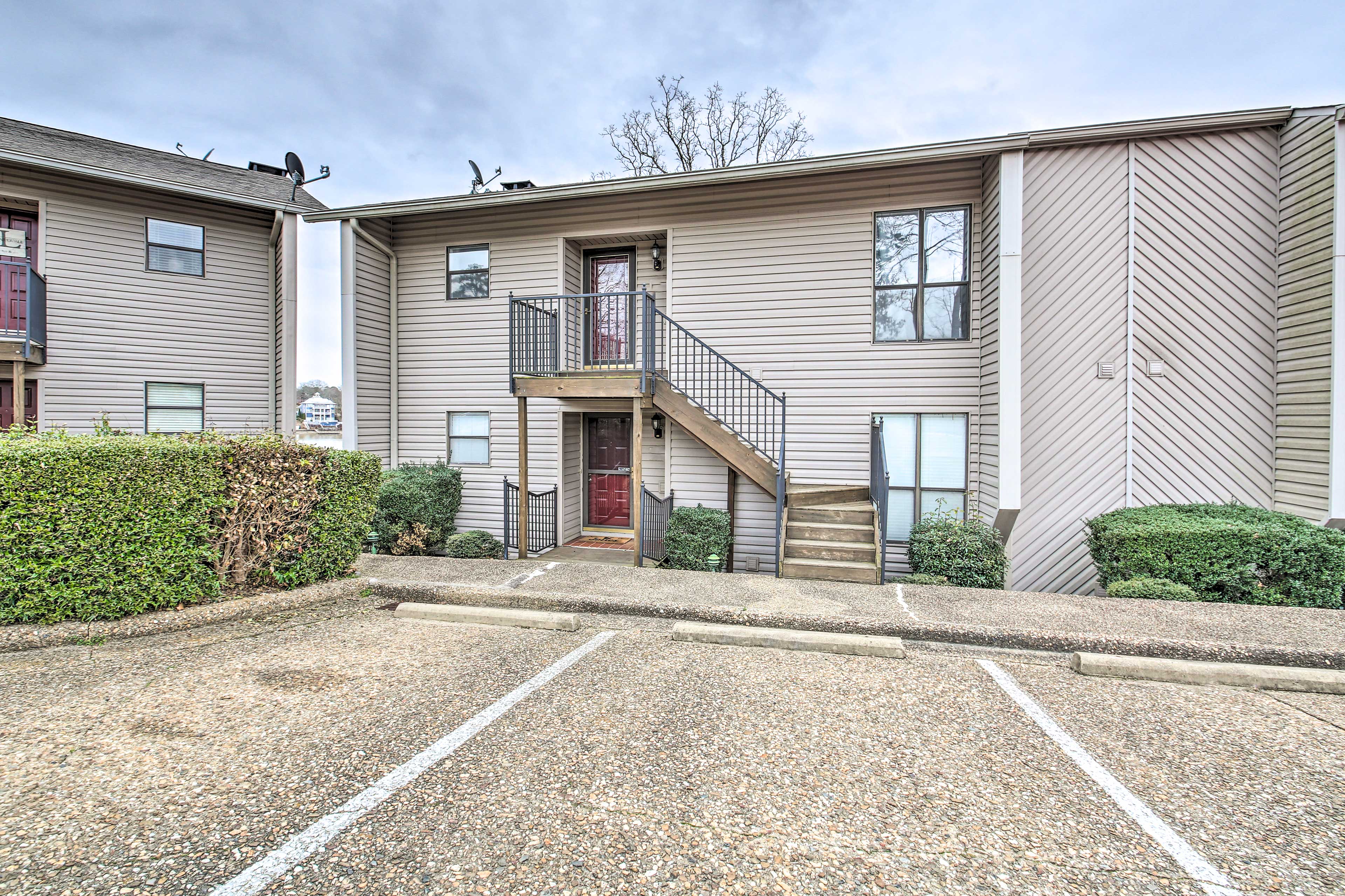 Condo on Lake Hamilton w/ Boat Slip & Pool! Hot Springs, AR Evolve
