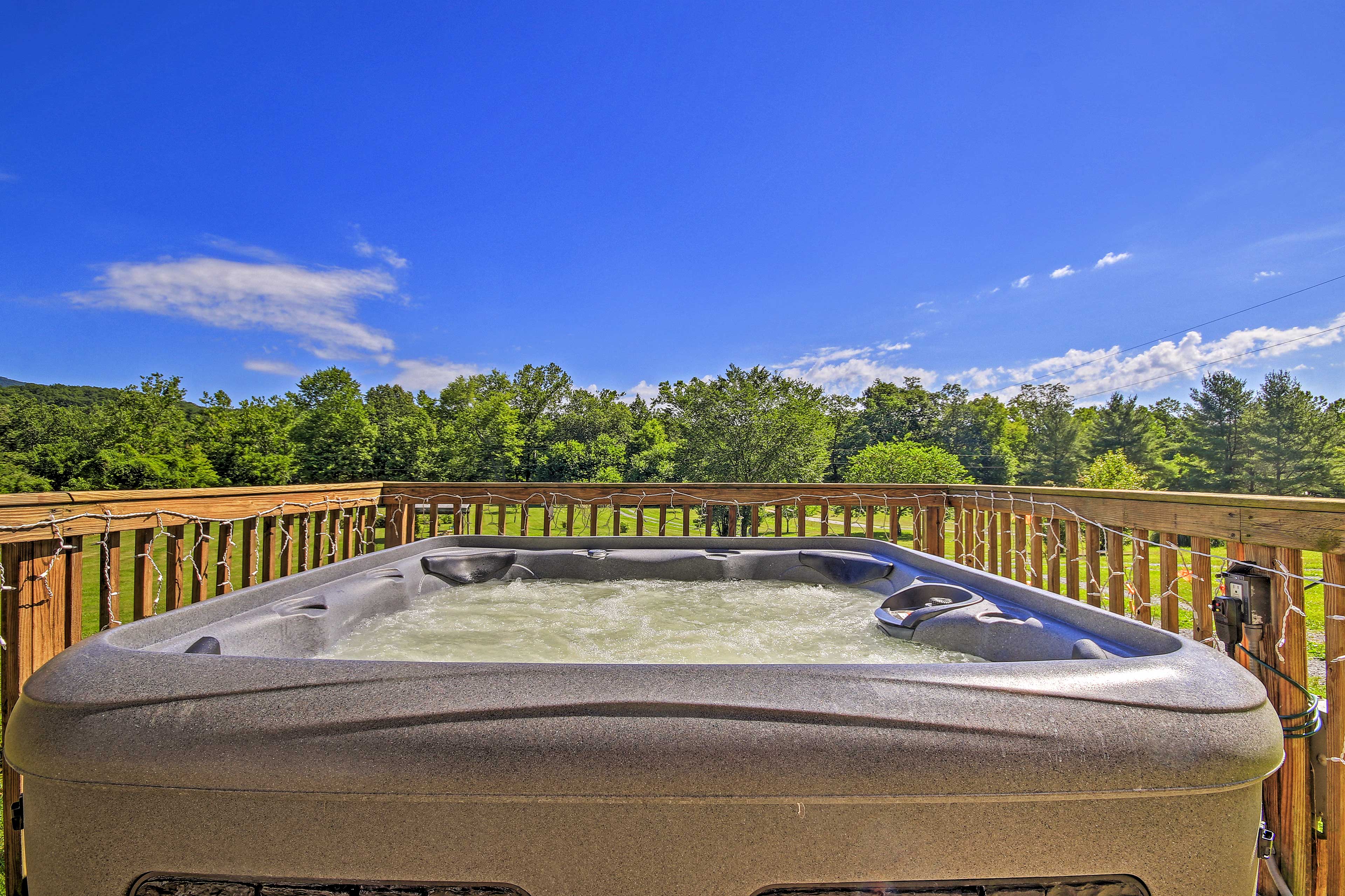 Secluded Rileyville Cabin w/ Hot Tub & Grill! Evolve