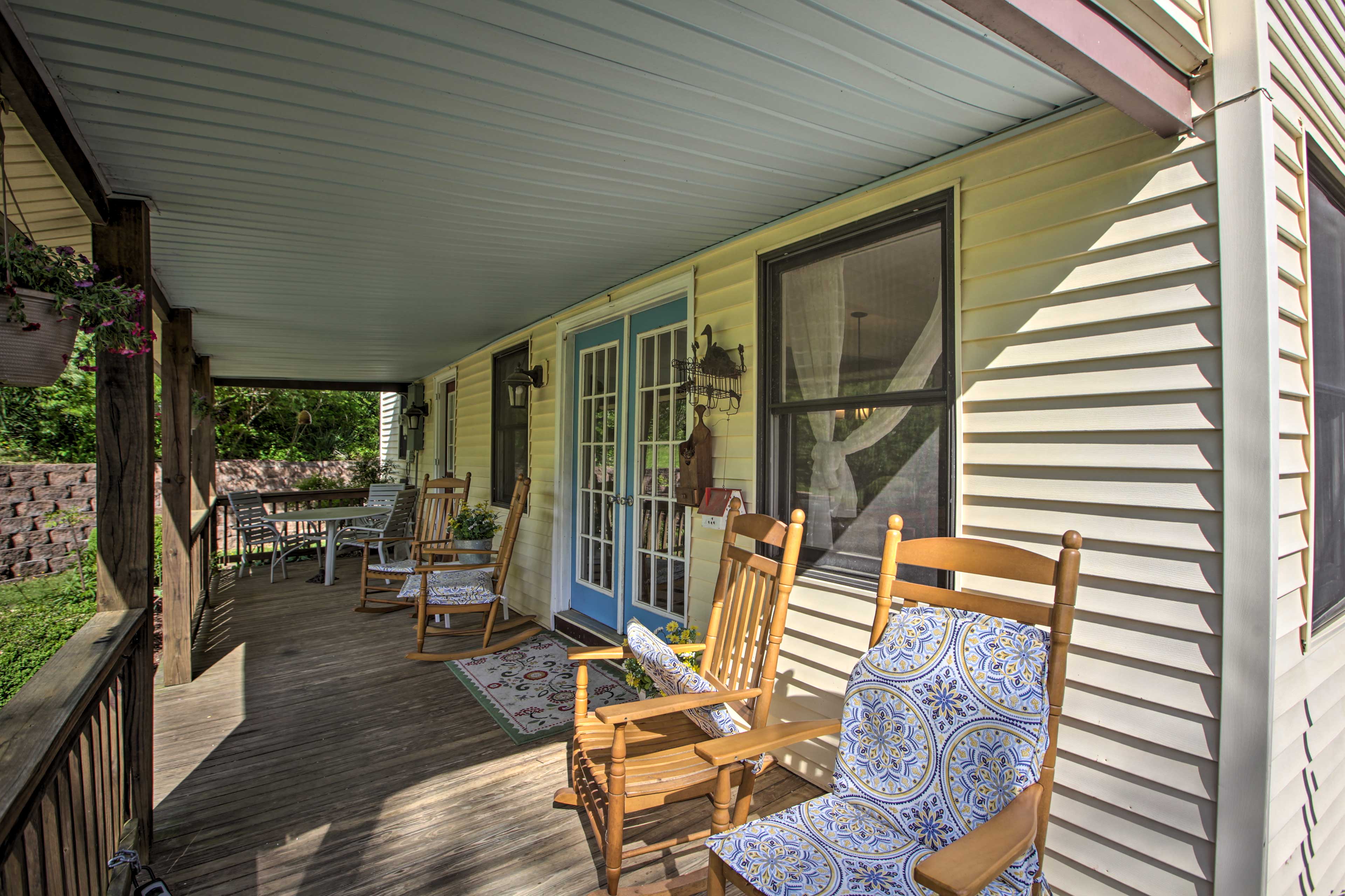 Spacious Faber Home w/ Yard, Steps to Winery! Evolve