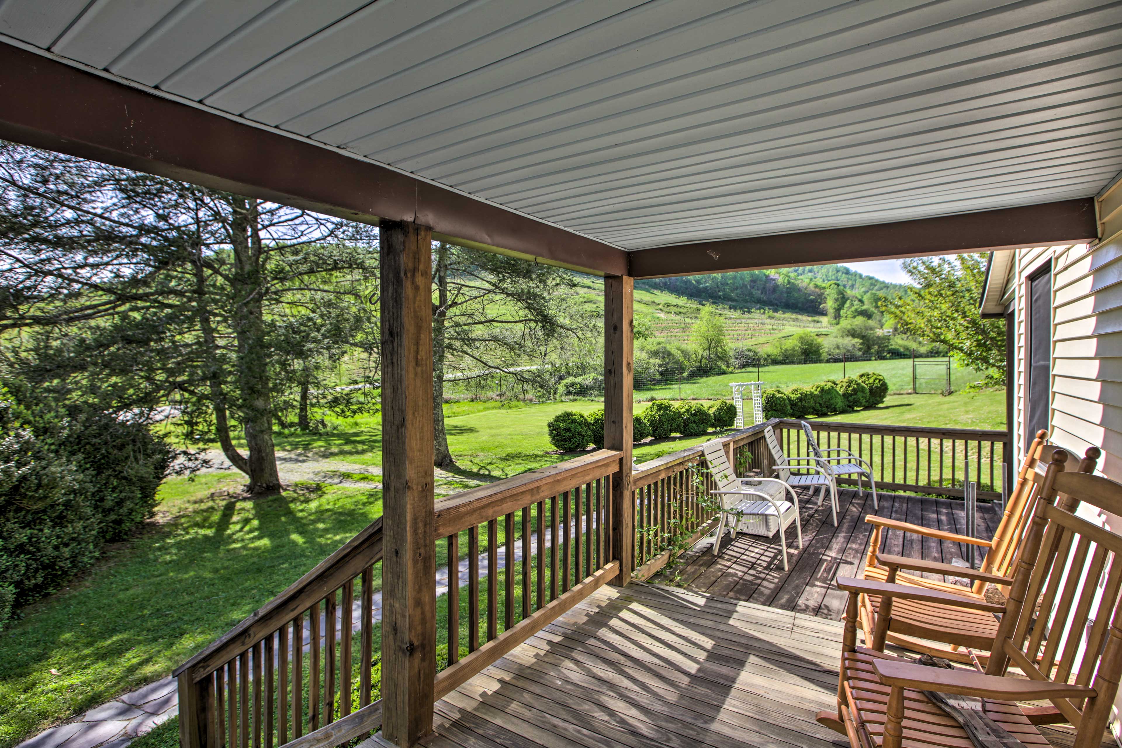 Spacious Faber Home w/ Yard, Steps to Winery! Evolve