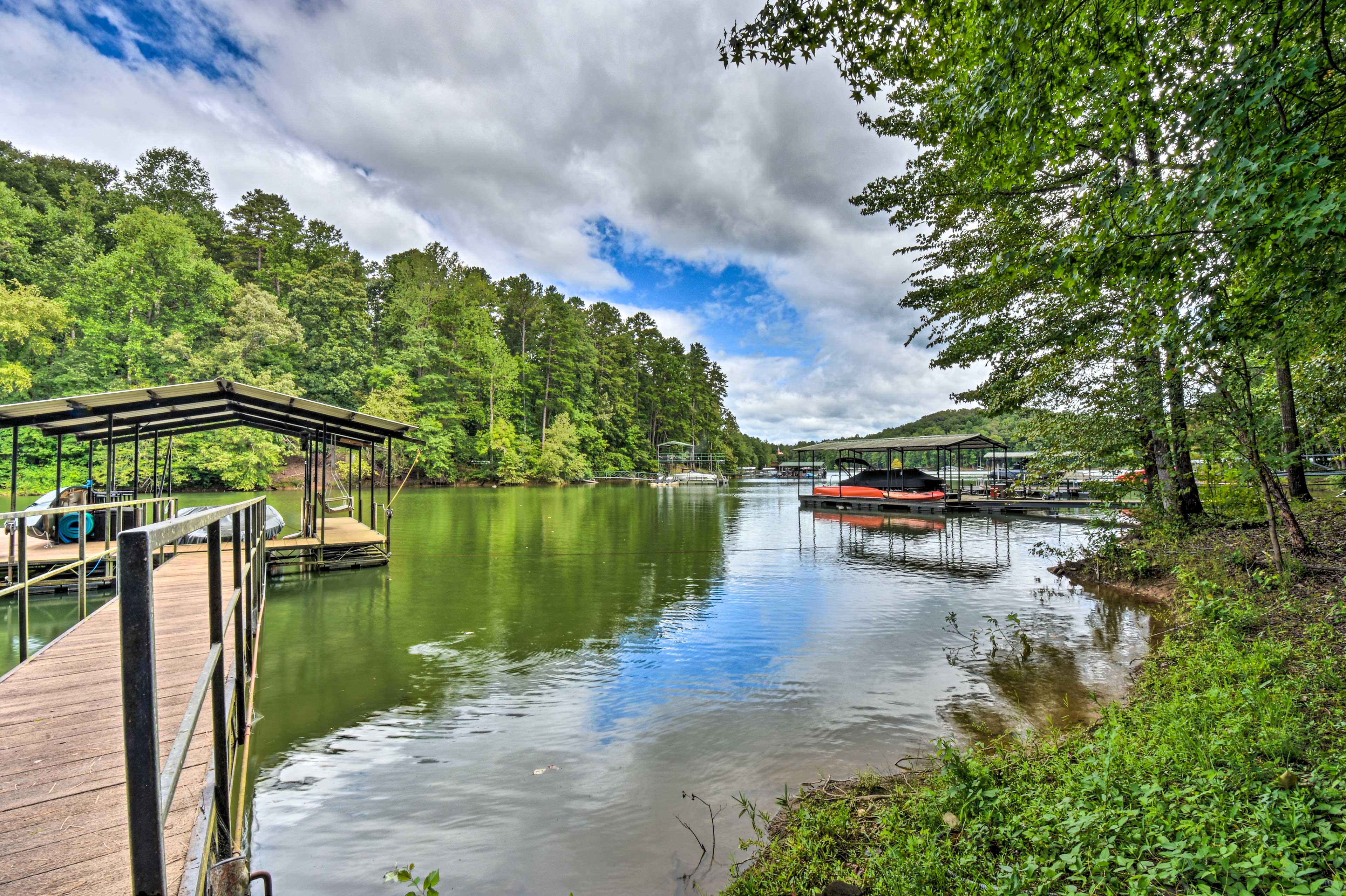 NEW! Waterfront House w/ Hot Tub on Lake Hartwell! Martin, GA Evolve
