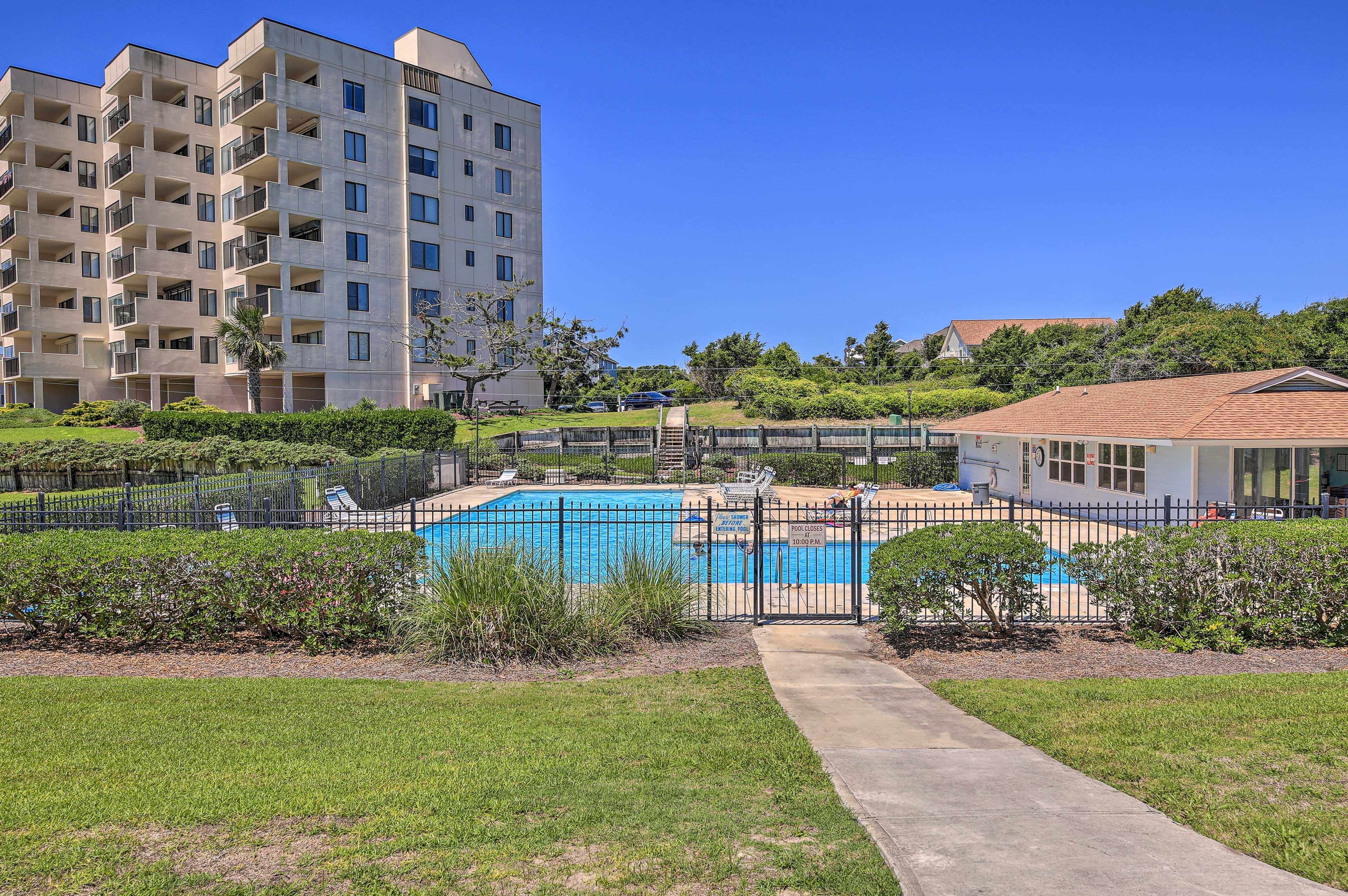 Emerald Isle Townhome w/ Pool & Beach Access! Evolve