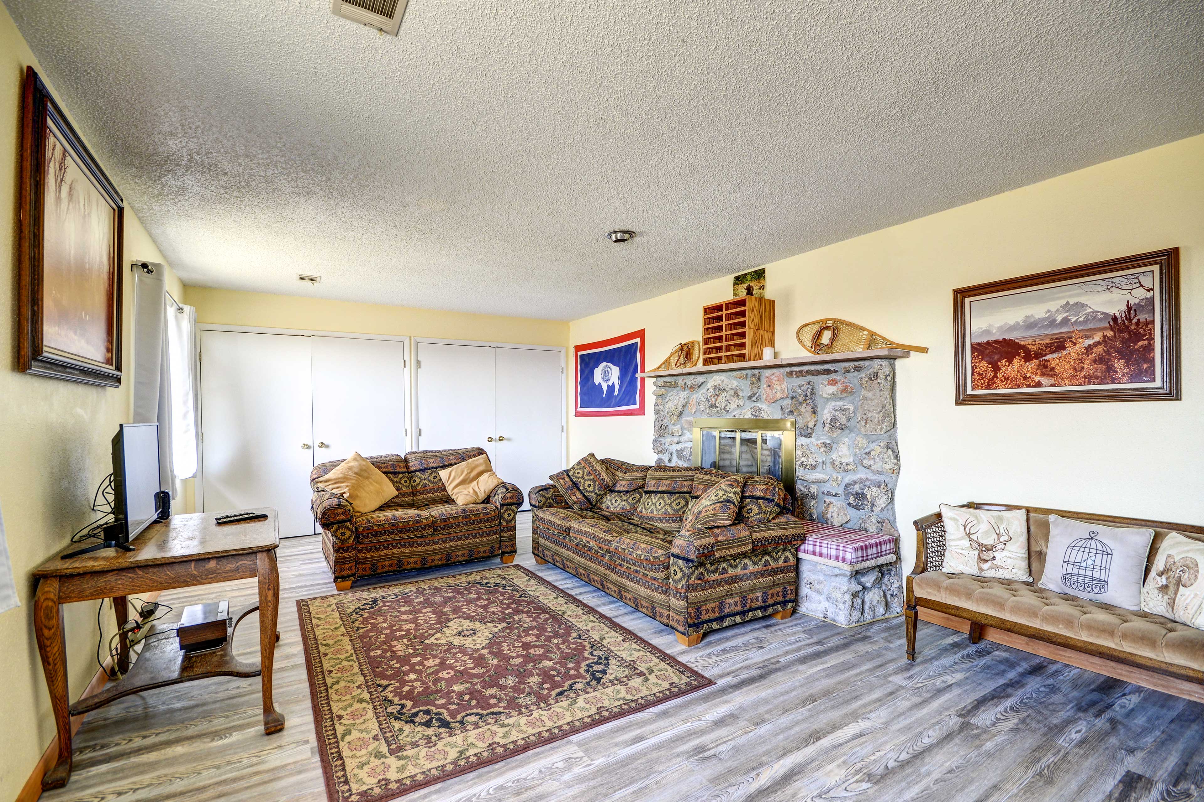 Cody Apartment w/ Panoramic Mountain Vistas! Evolve