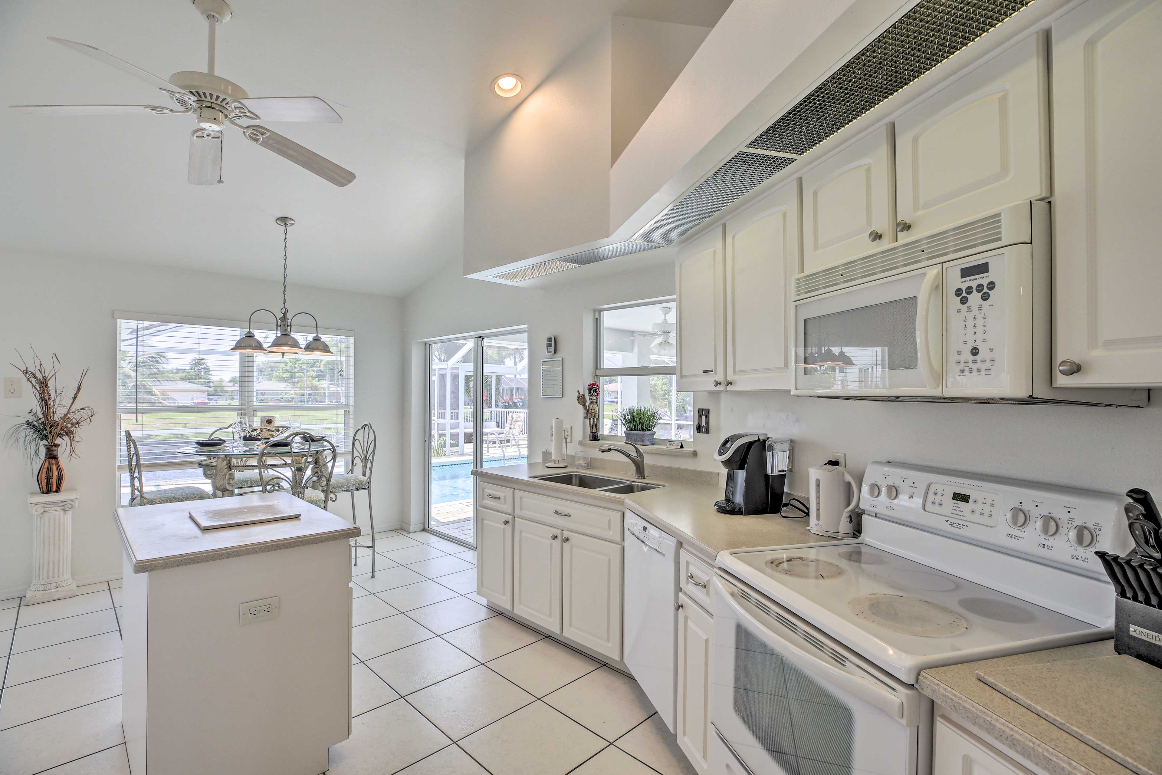 NEW! Tropical Cape Coral Villa w/ Boat Rental! Evolve