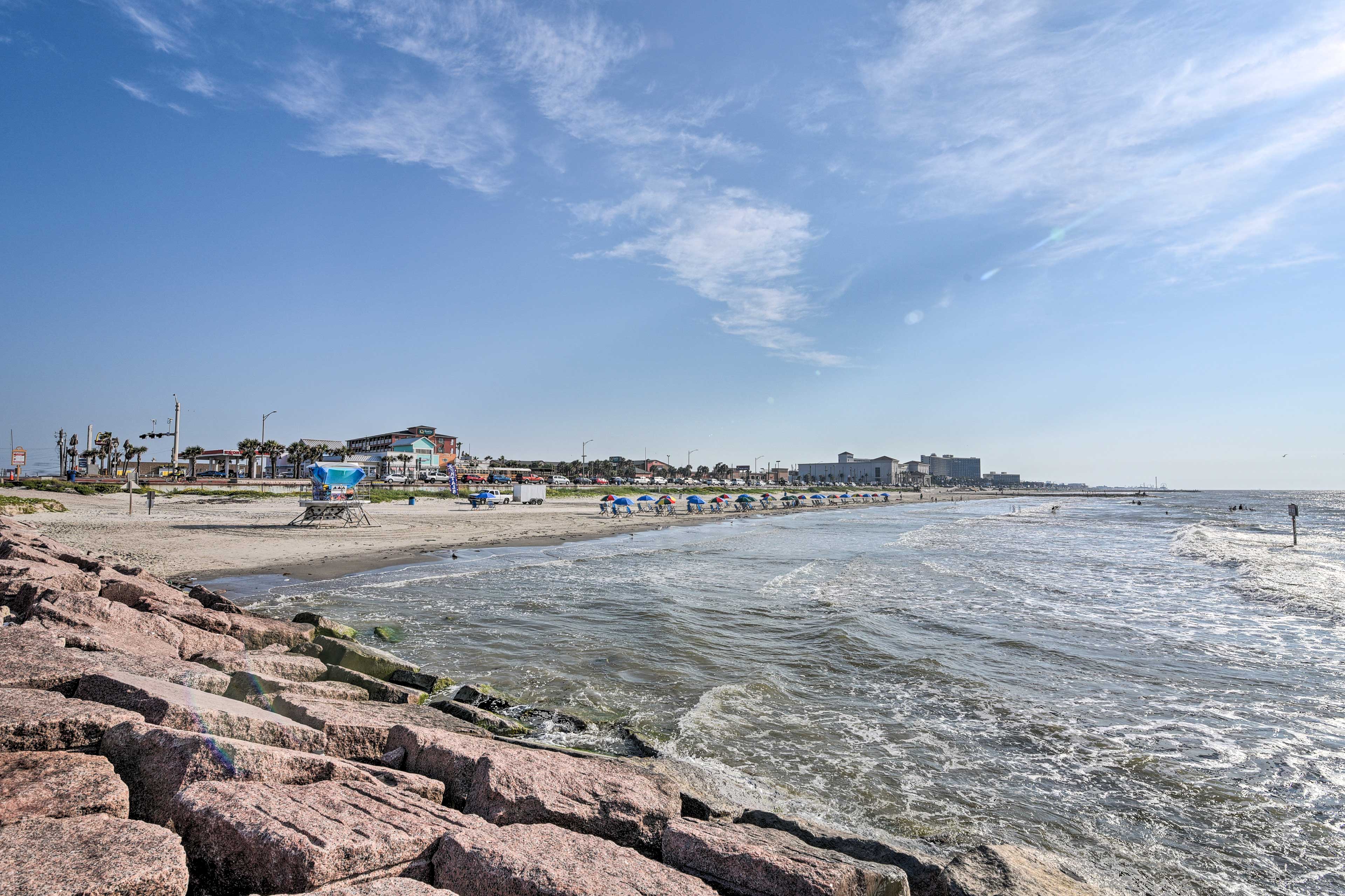 Charming Casa Del Mar Condo w/ Ocean Views! Galveston, TX Evolve