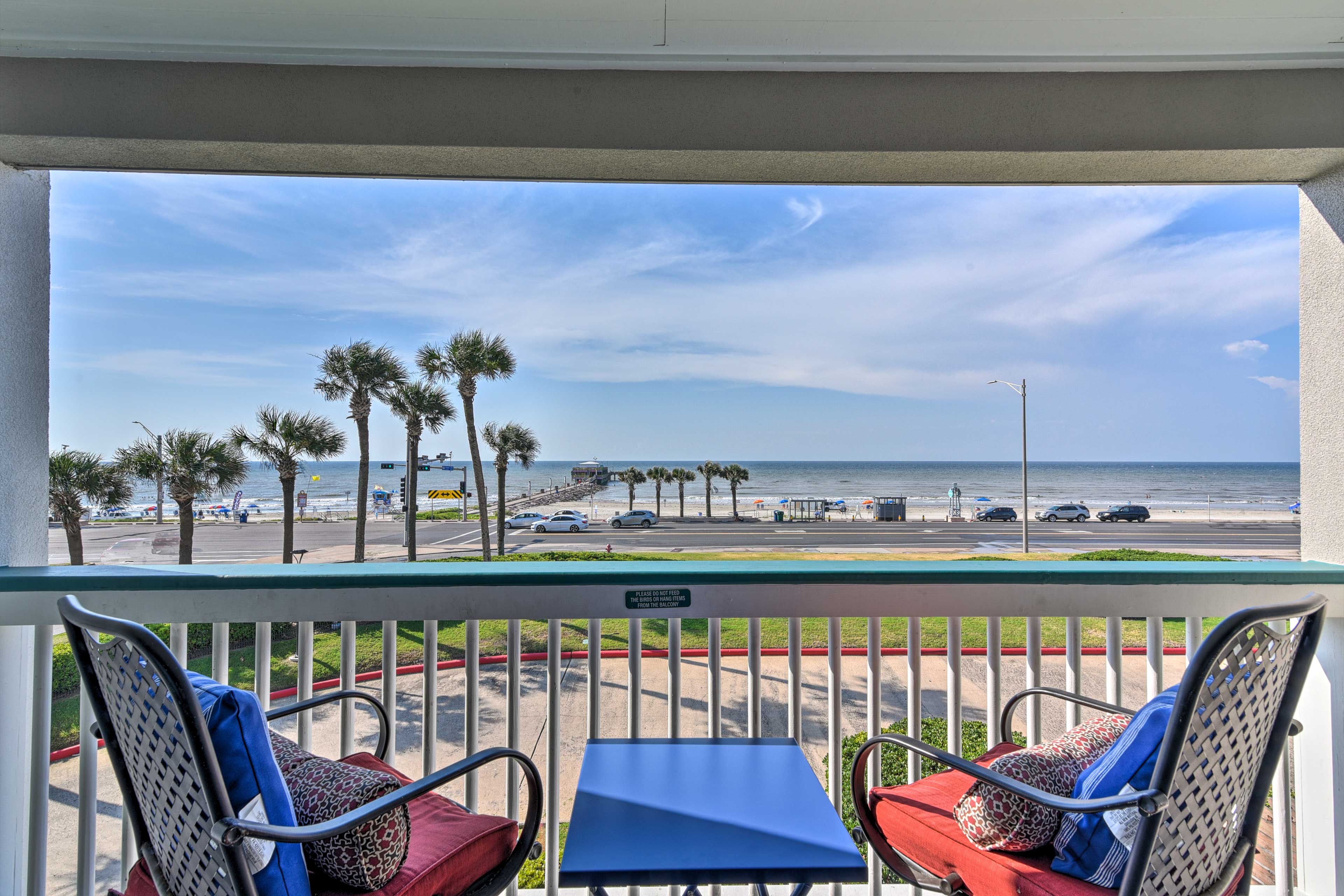 Charming Casa Del Mar Condo w/ Ocean Views! Galveston, TX Evolve