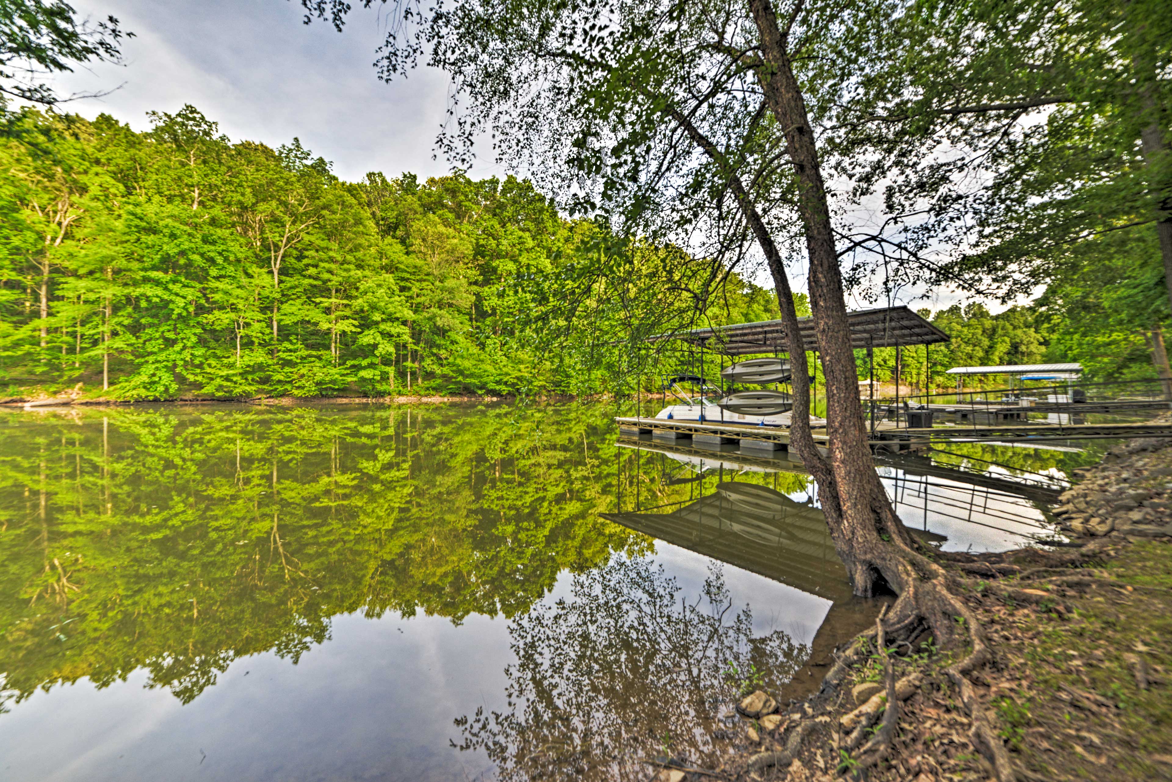 Lake Barkley Home Private Dock, Kayaks, Fire Pit! Cadiz, KY Evolve