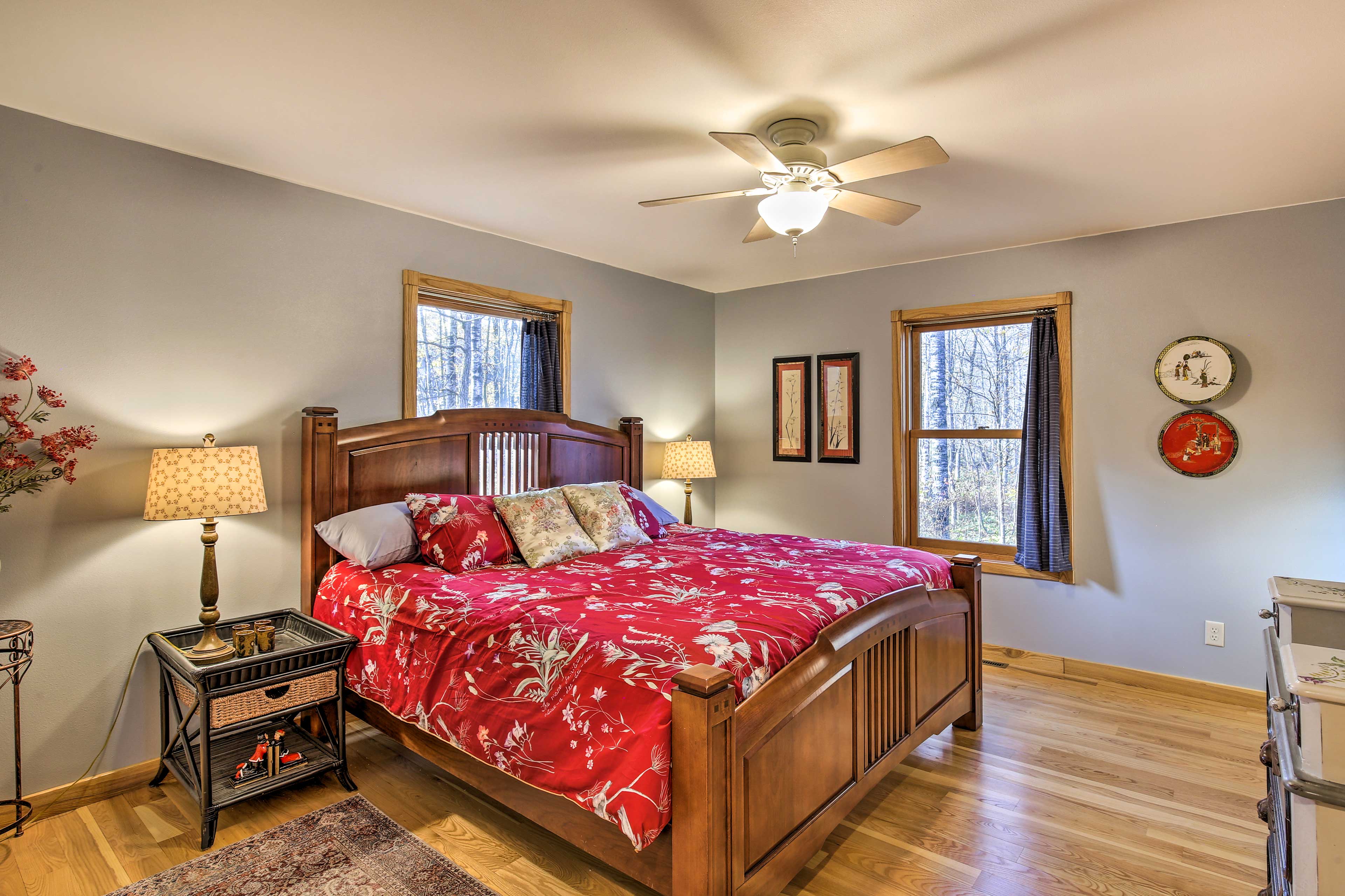 Lakeside Sarona Home Private Dock & Fire Pit! Evolve